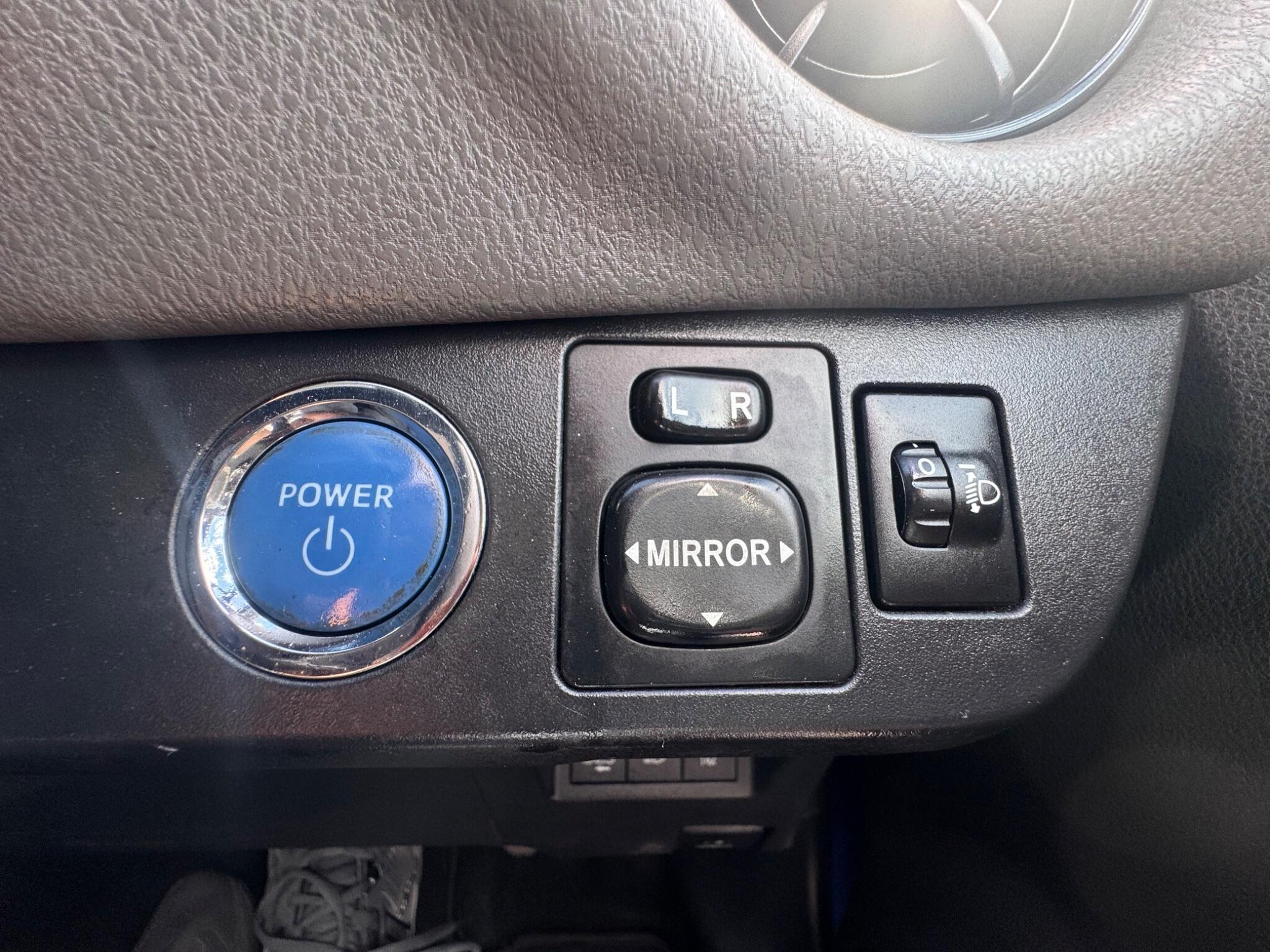 Toyota Yaris - Image 18