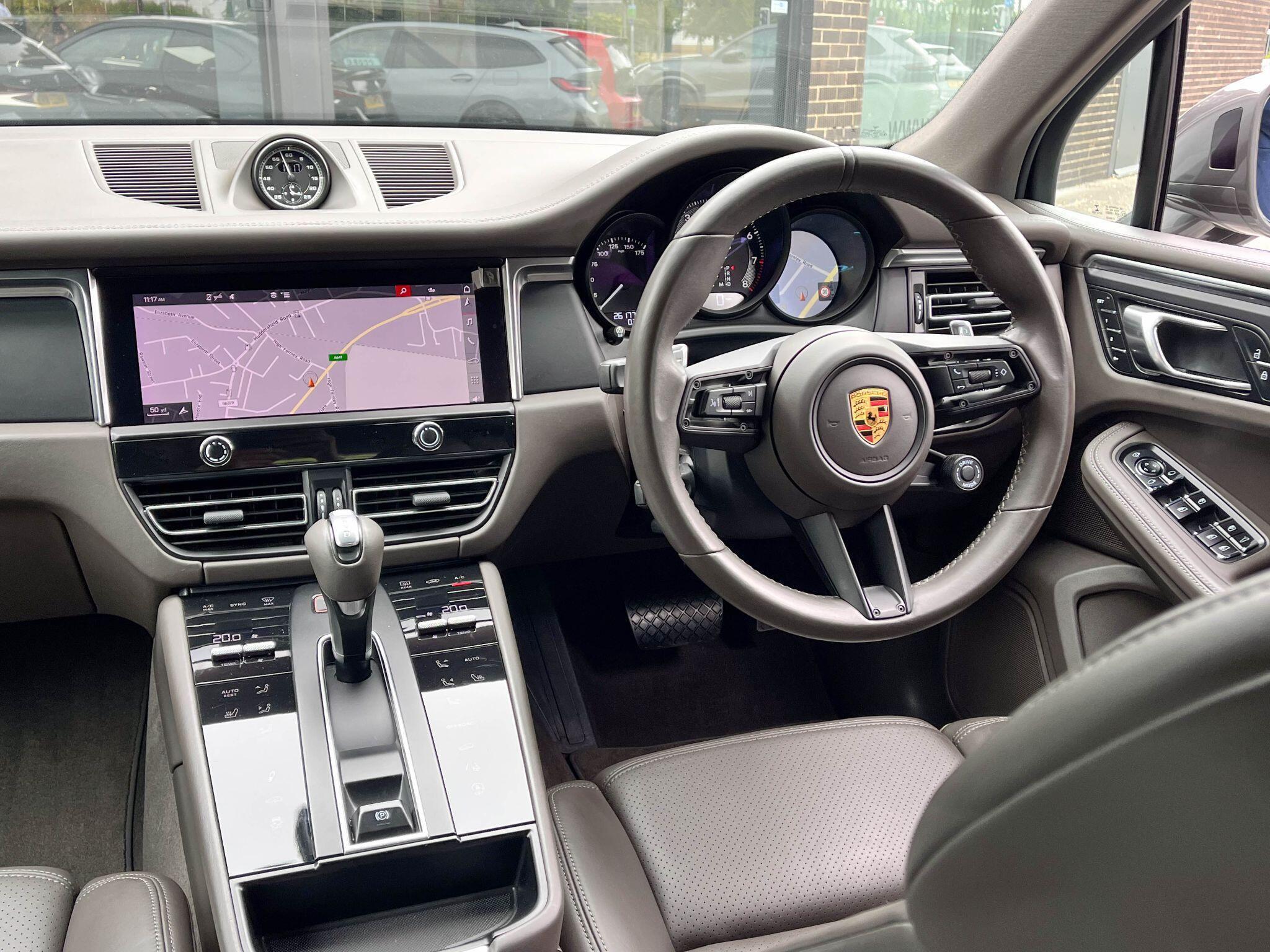 Porsche Macan - Image 13