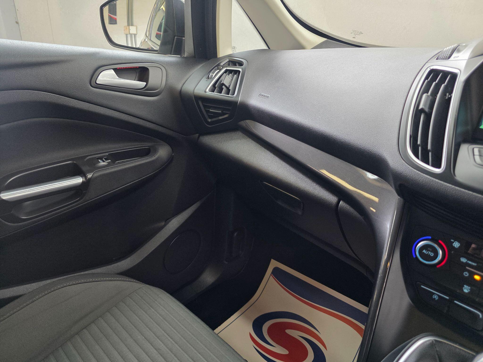 Ford C-MAX - Image 14