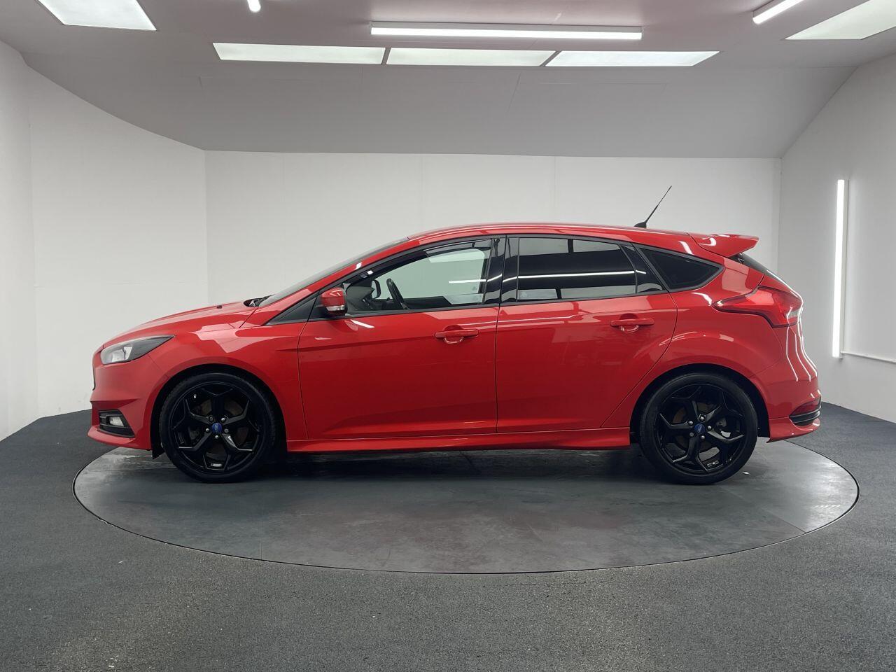 Ford Focus - Image 6