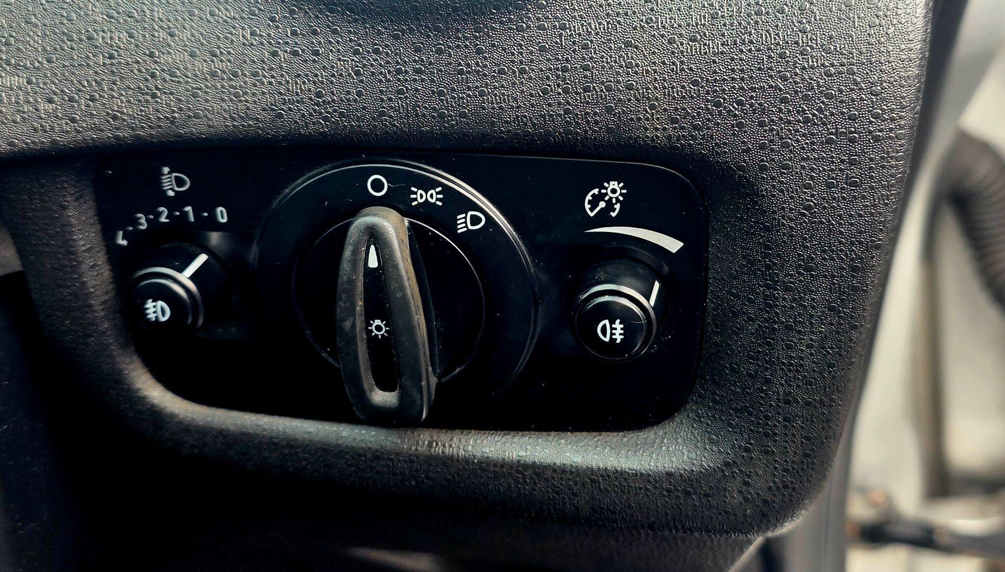 Ford Fiesta - Image 22