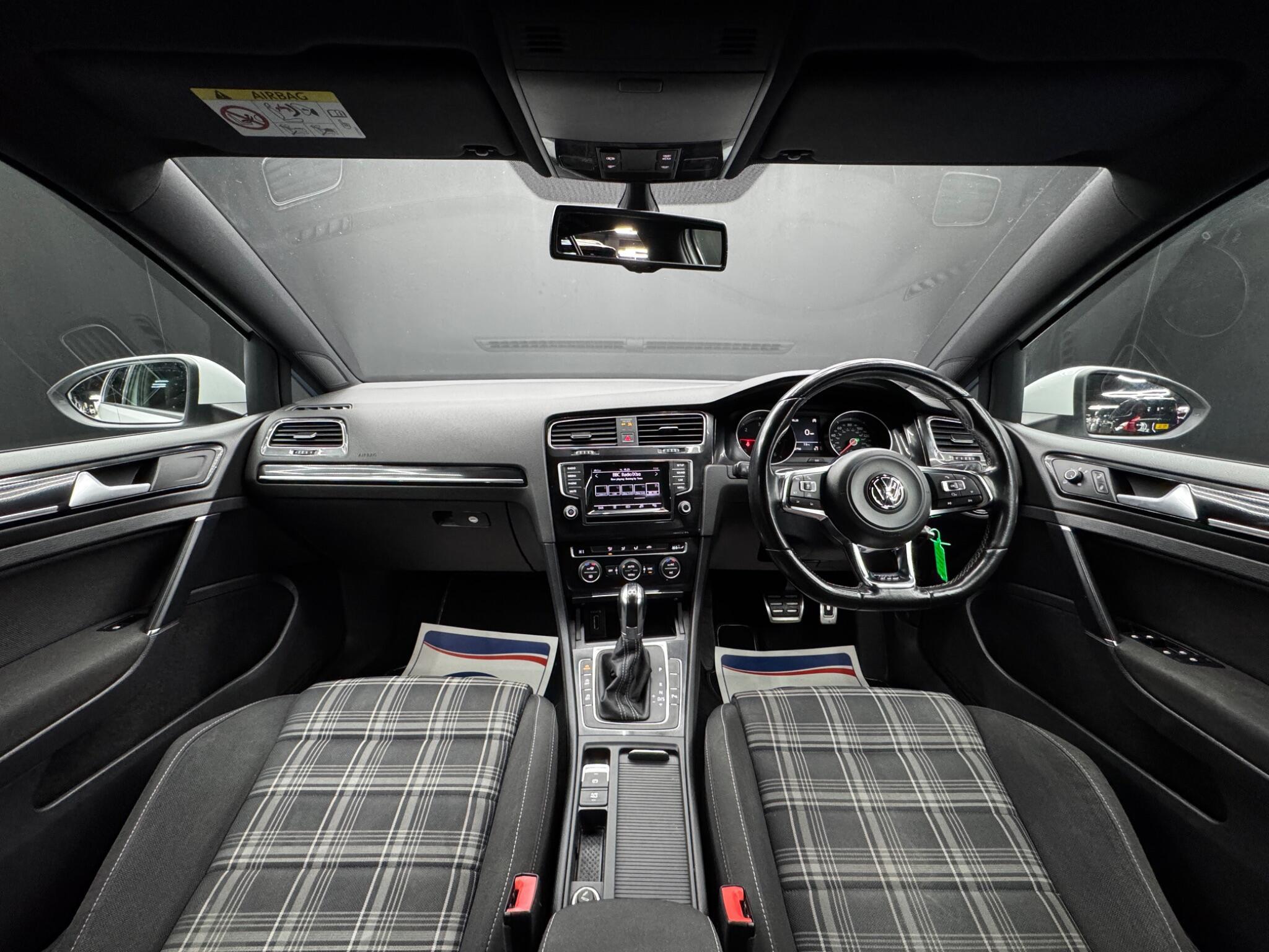 Volkswagen Golf - Image 17