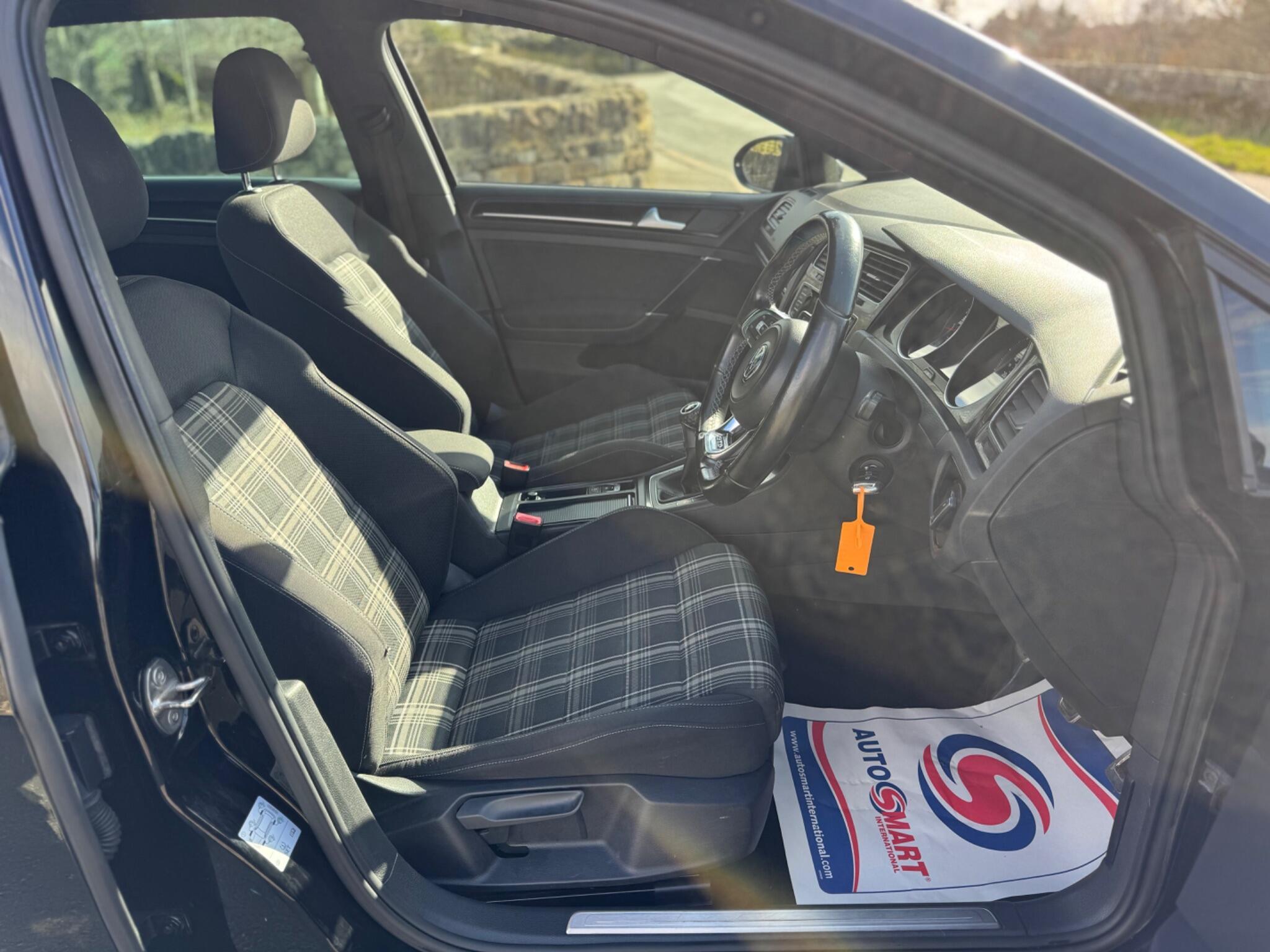 Volkswagen Golf - Image 19