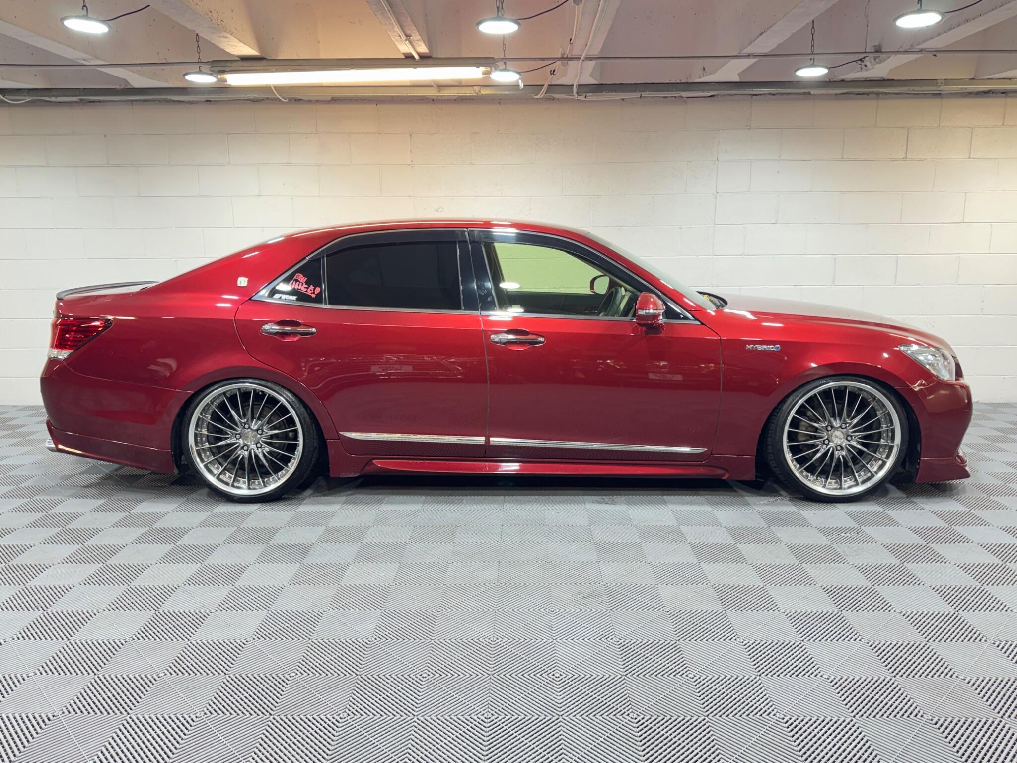 Toyota CROWN - Image 5