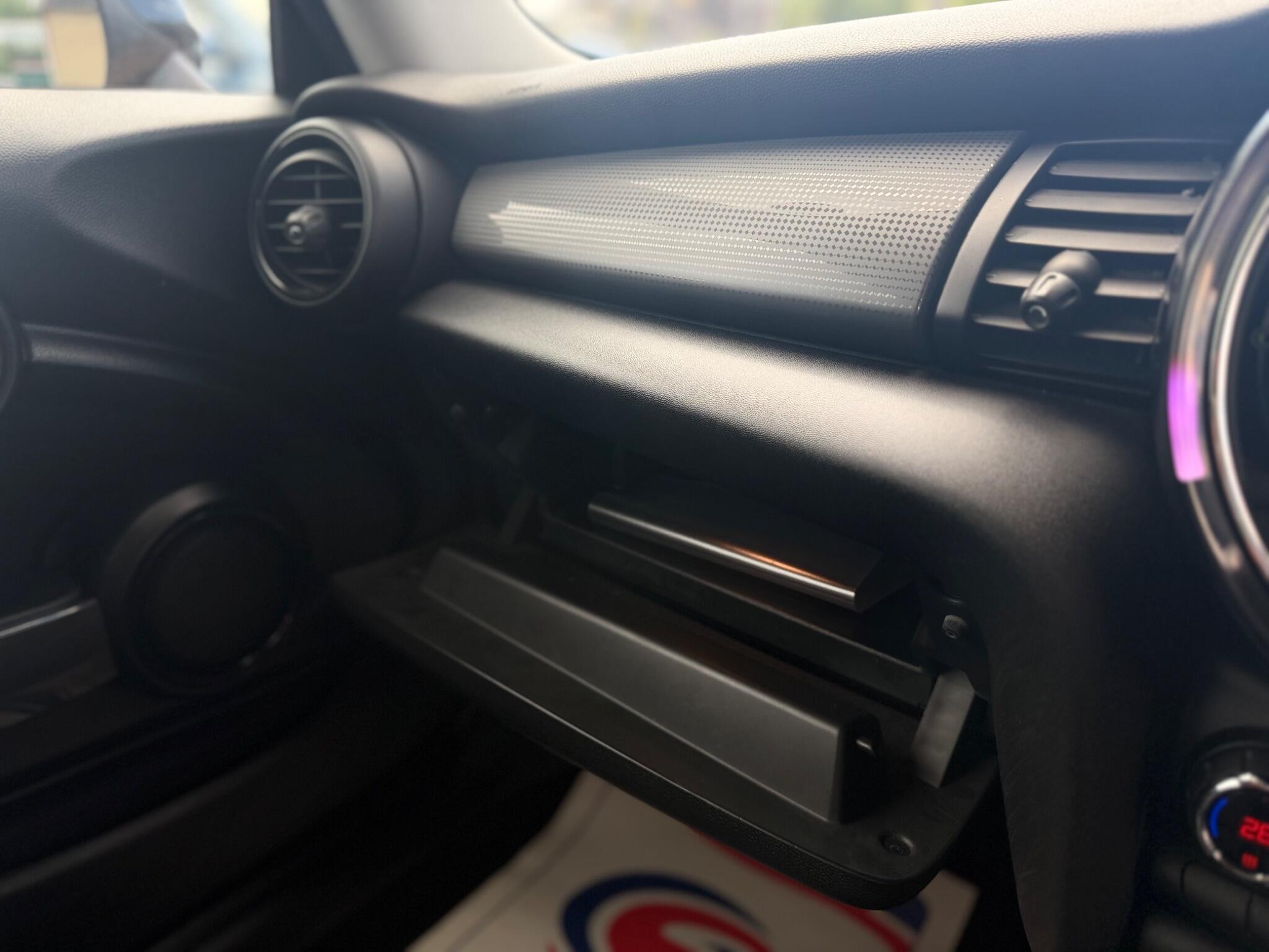 MINI Hatch - Image 19
