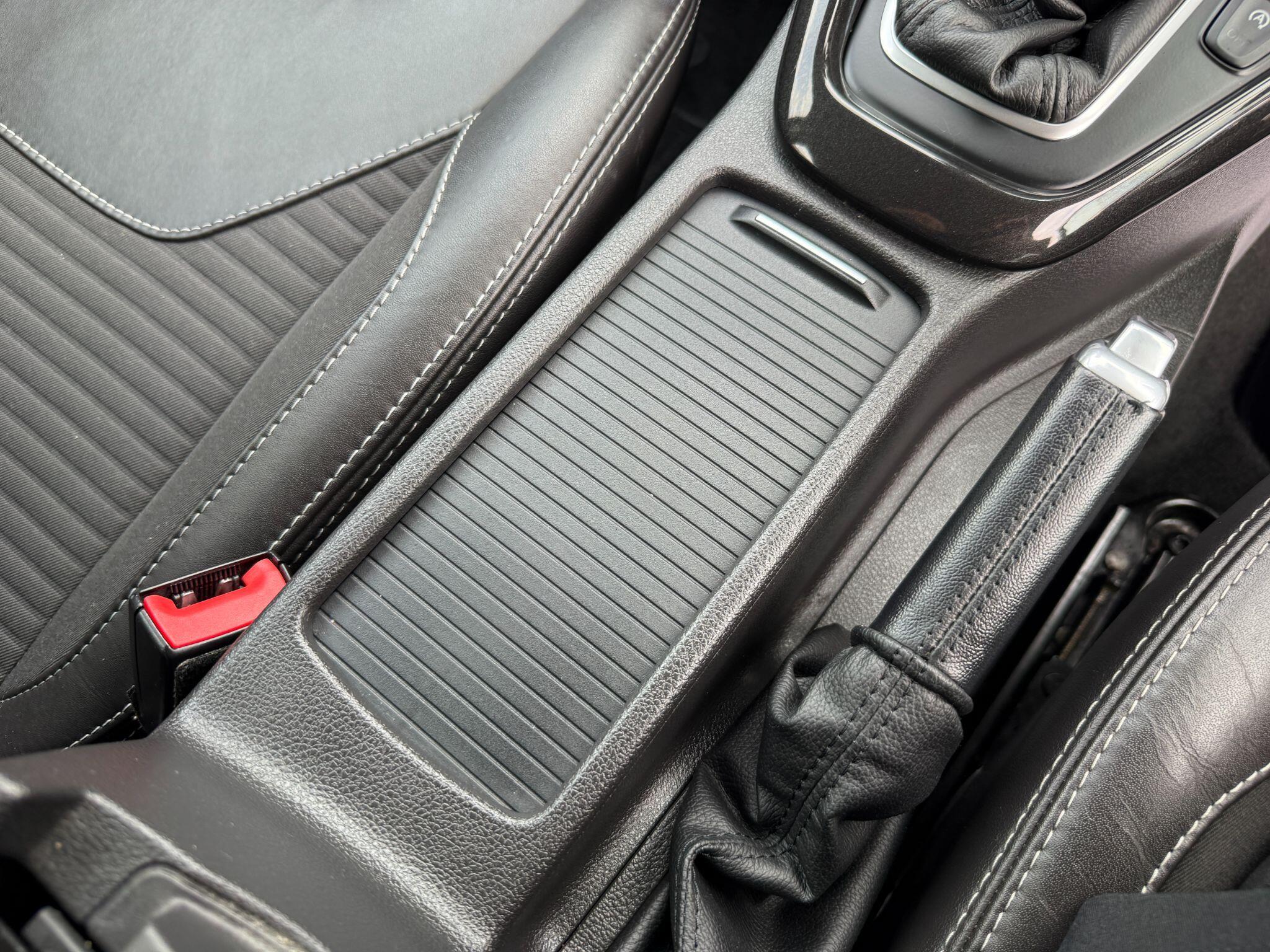 Ford Focus - Image 64