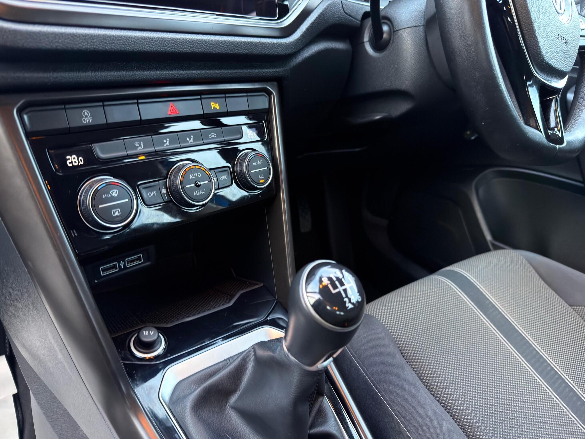 Volkswagen T-Roc - Image 27