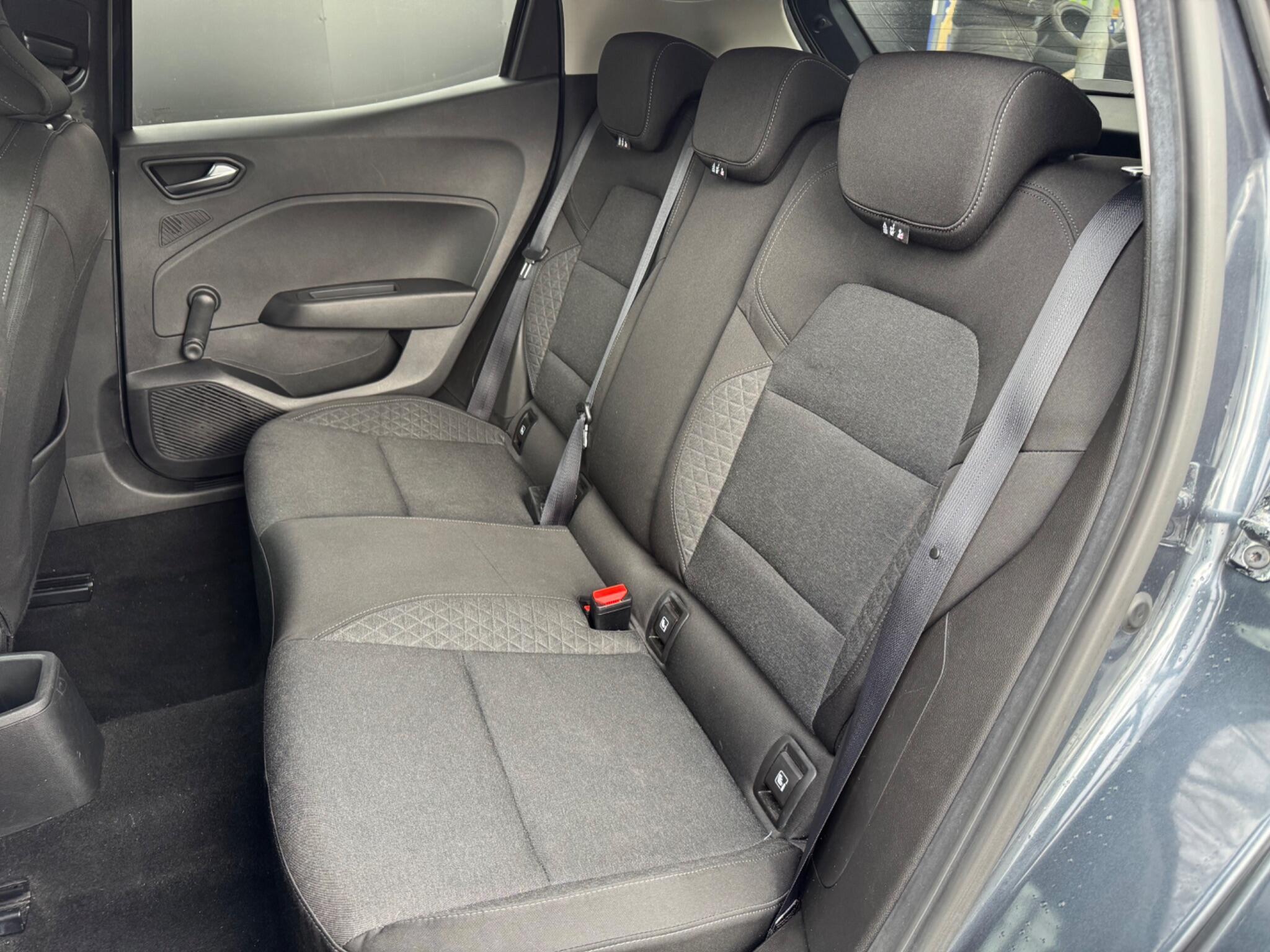 Renault Clio - Image 15