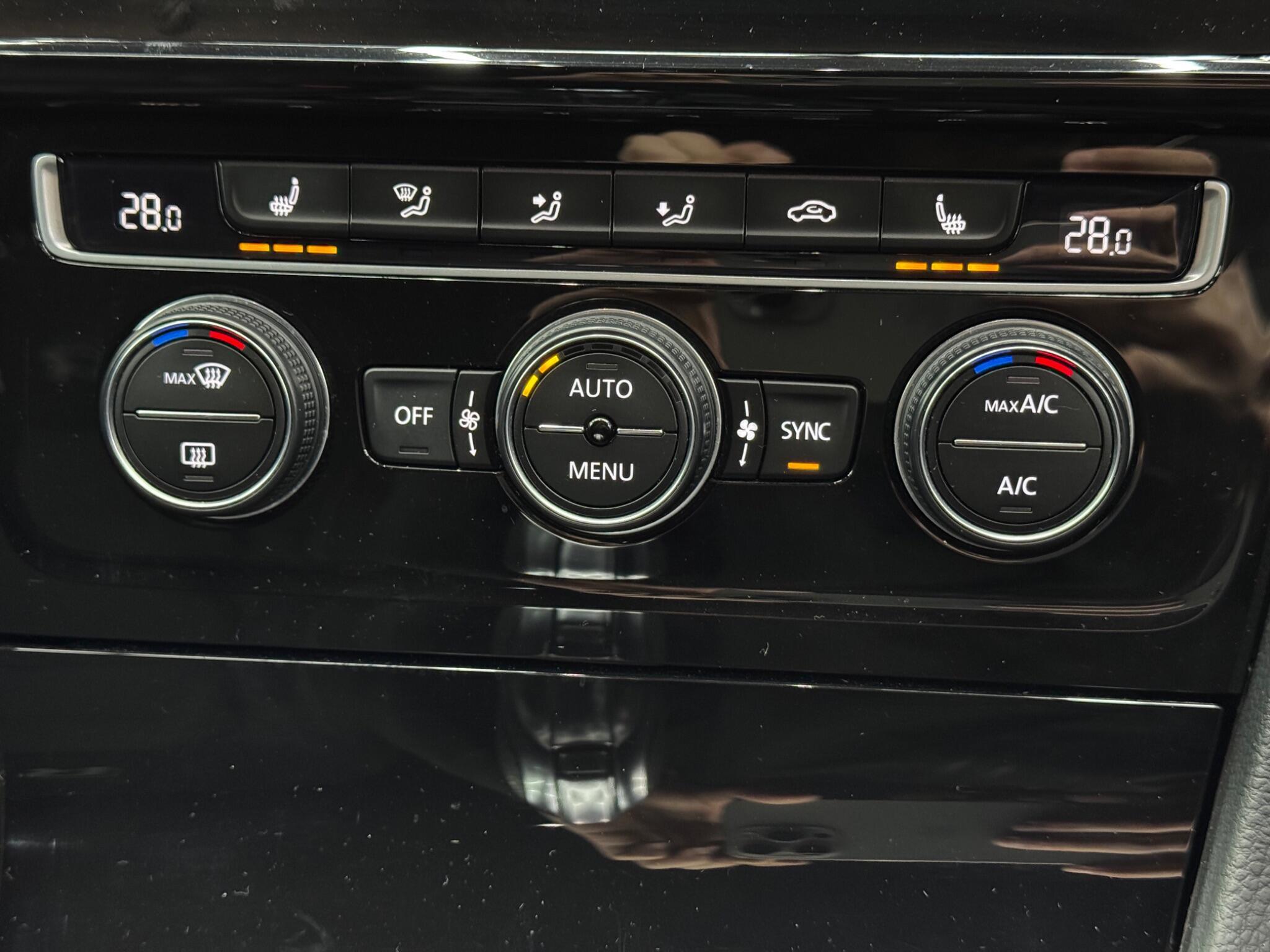 Volkswagen Golf - Image 31