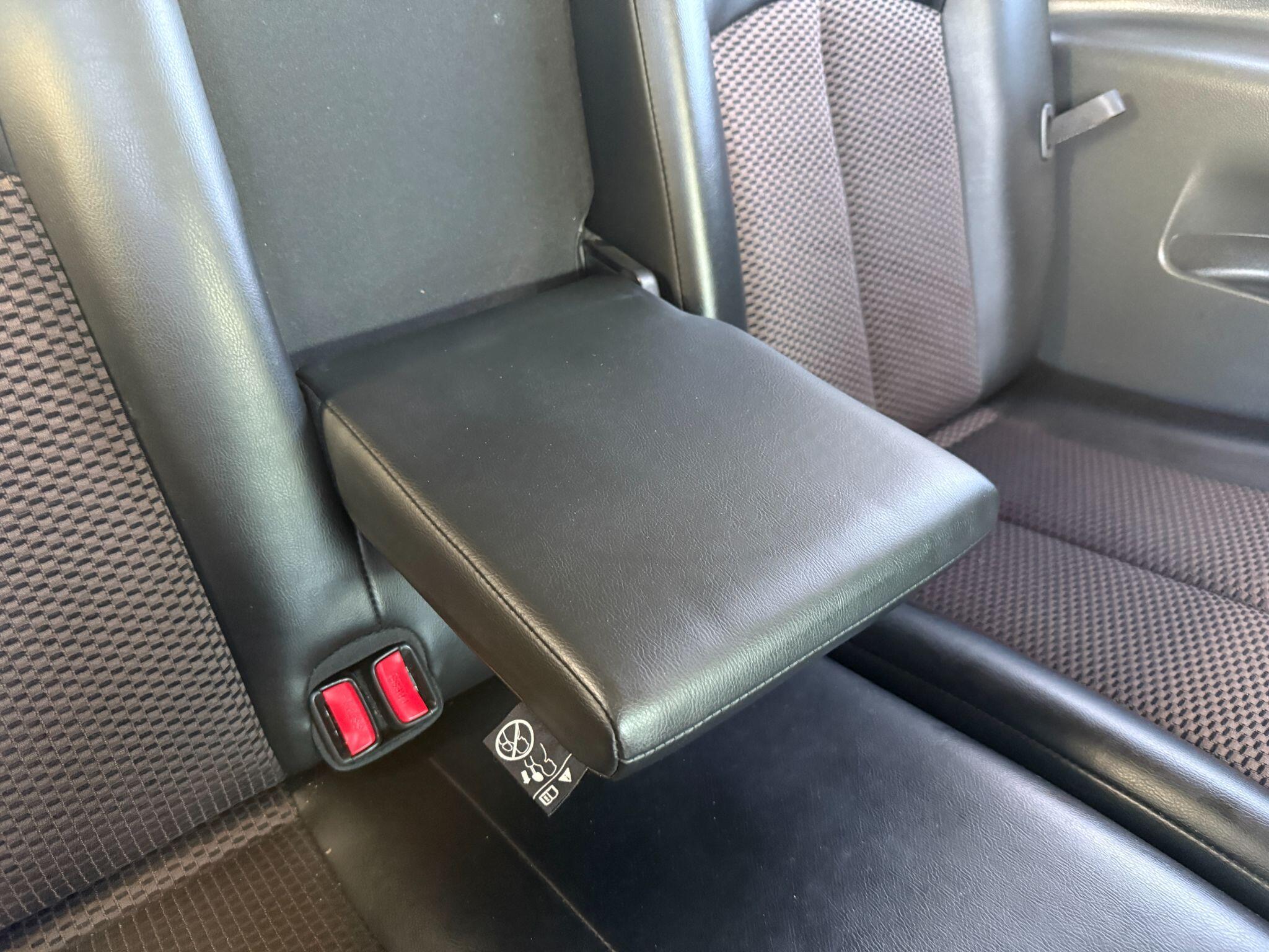 Nissan Elgrand - Image 36