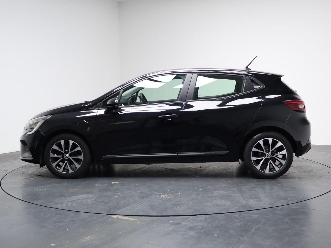 Renault Clio - Image 13