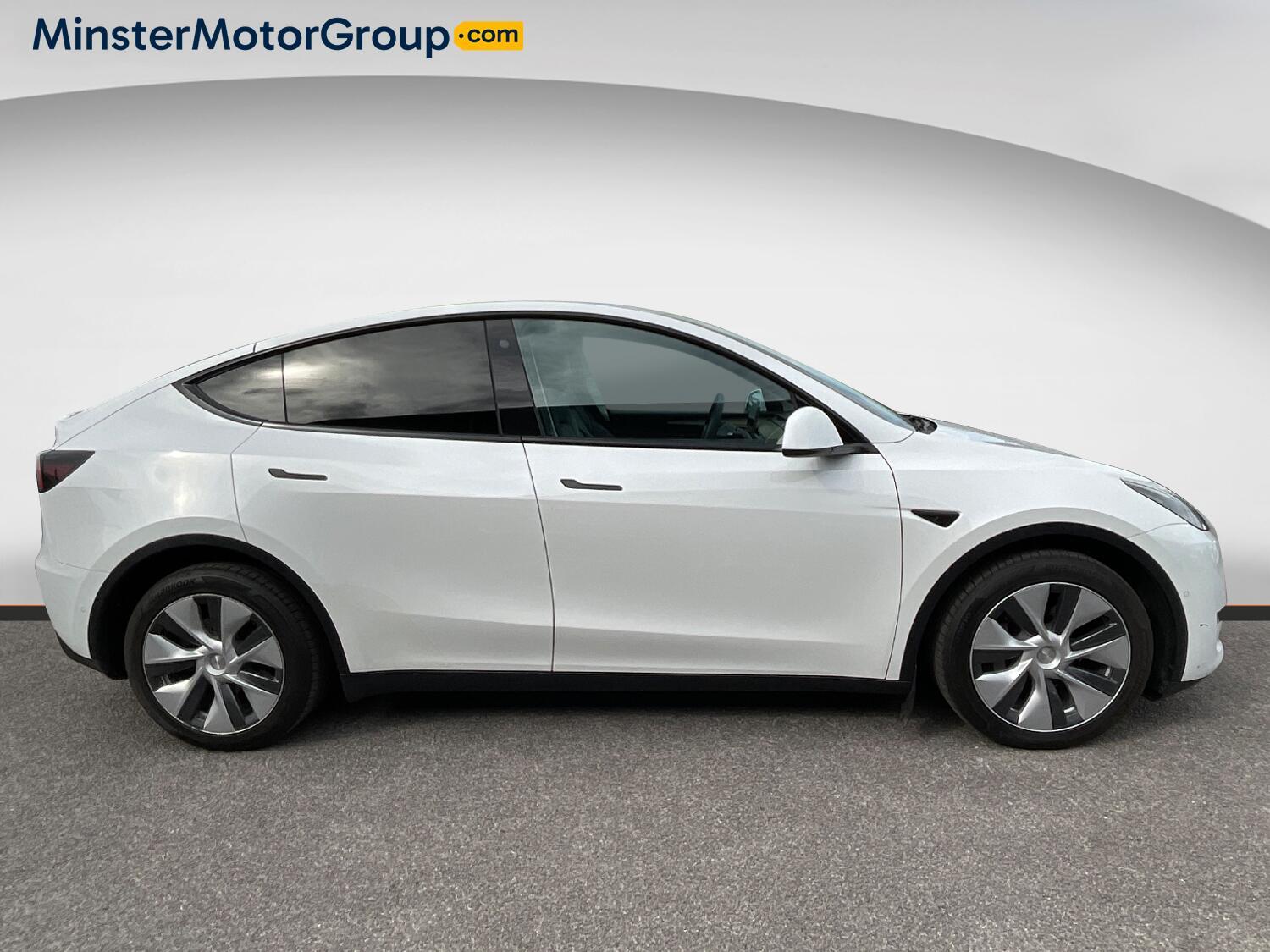 Tesla Model Y - Image 2