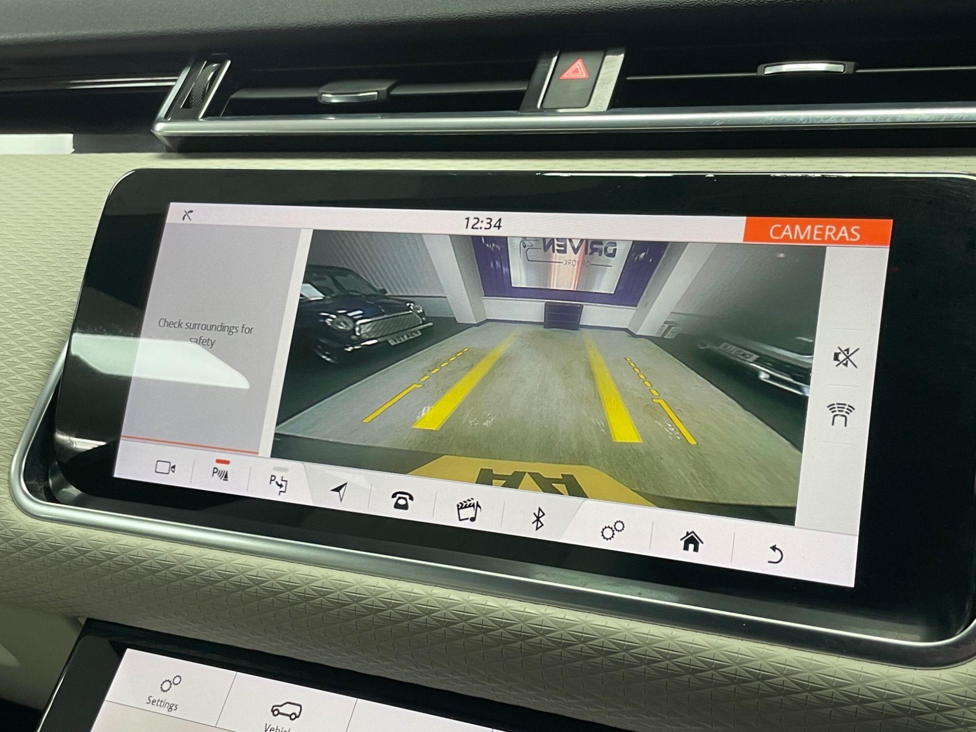 Land Rover Range Rover Velar - Image 40