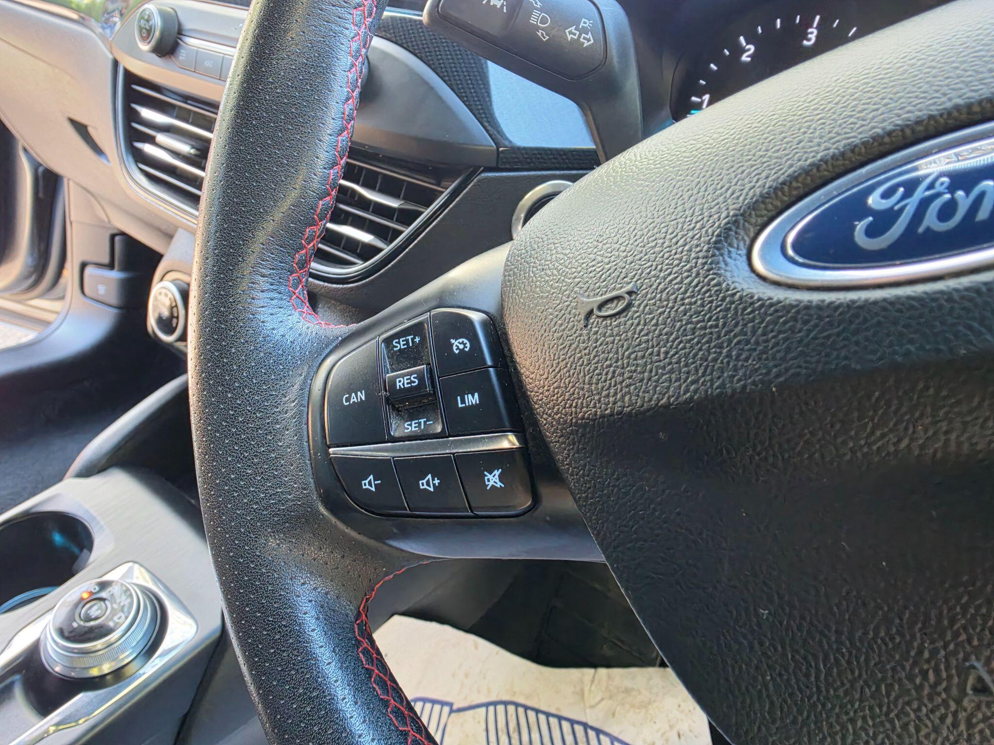 Ford Focus - Image 20