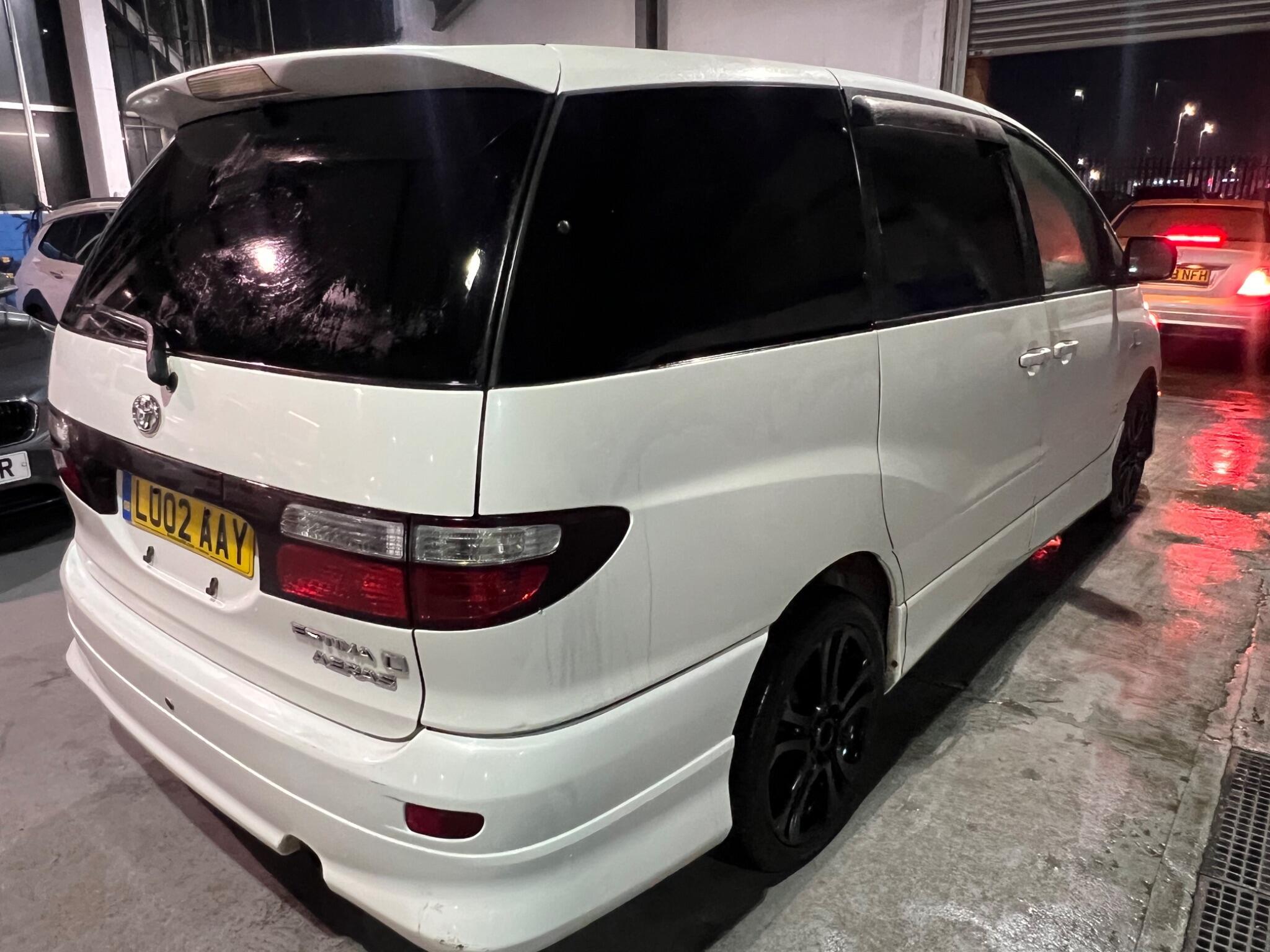 Toyota Estima - Image 33