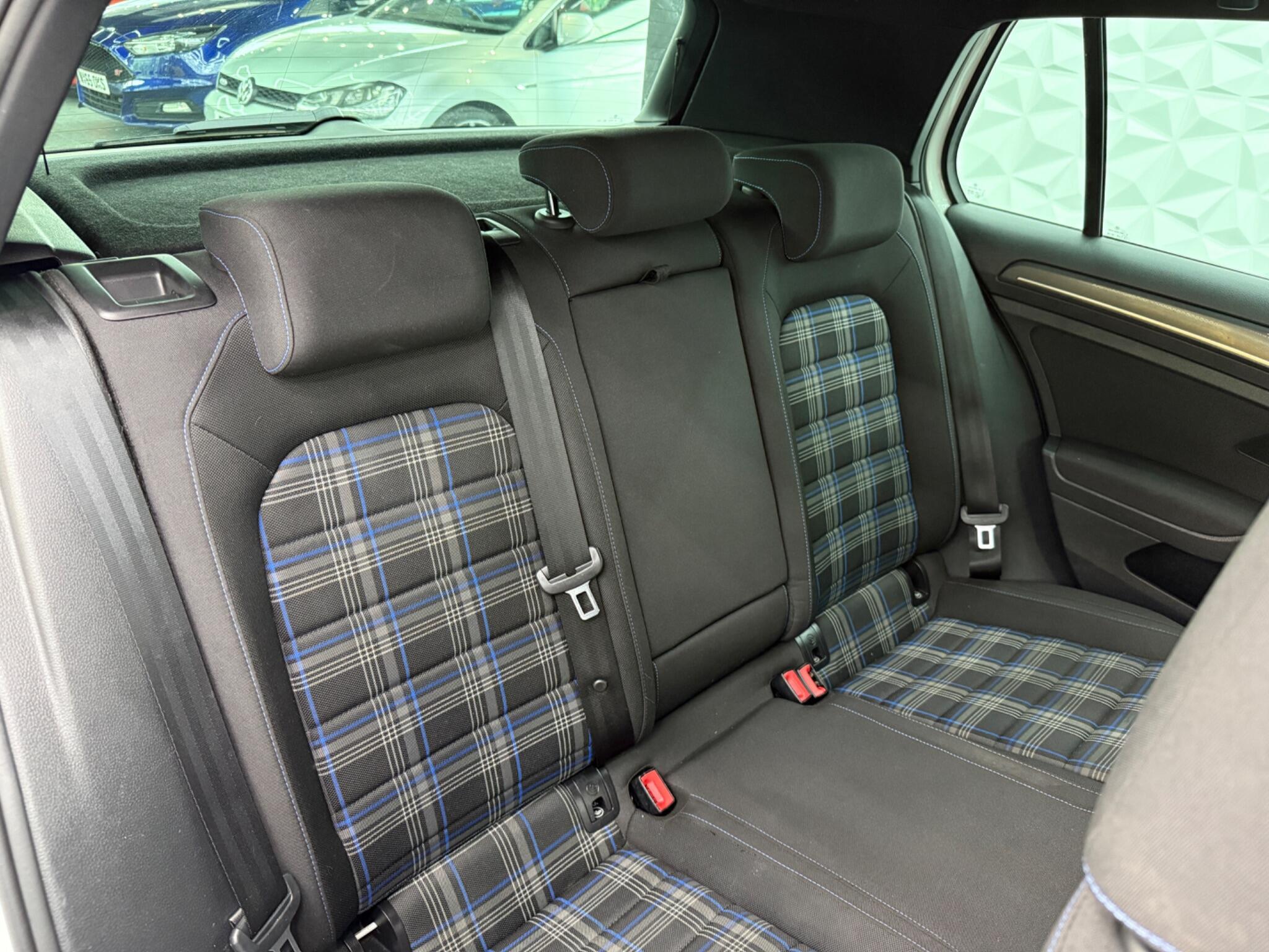 Volkswagen Golf - Image 24
