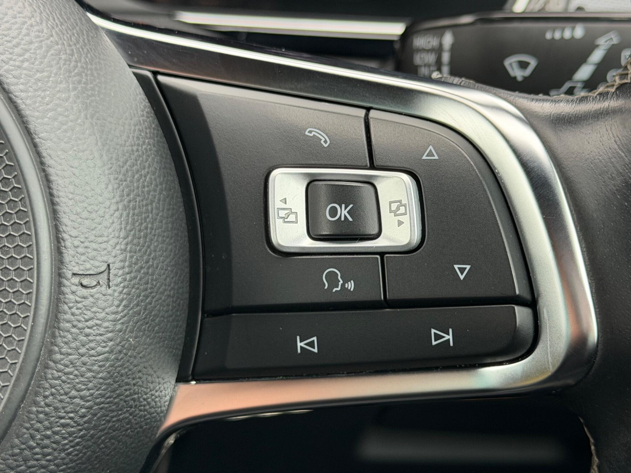 Volkswagen Passat - Image 37