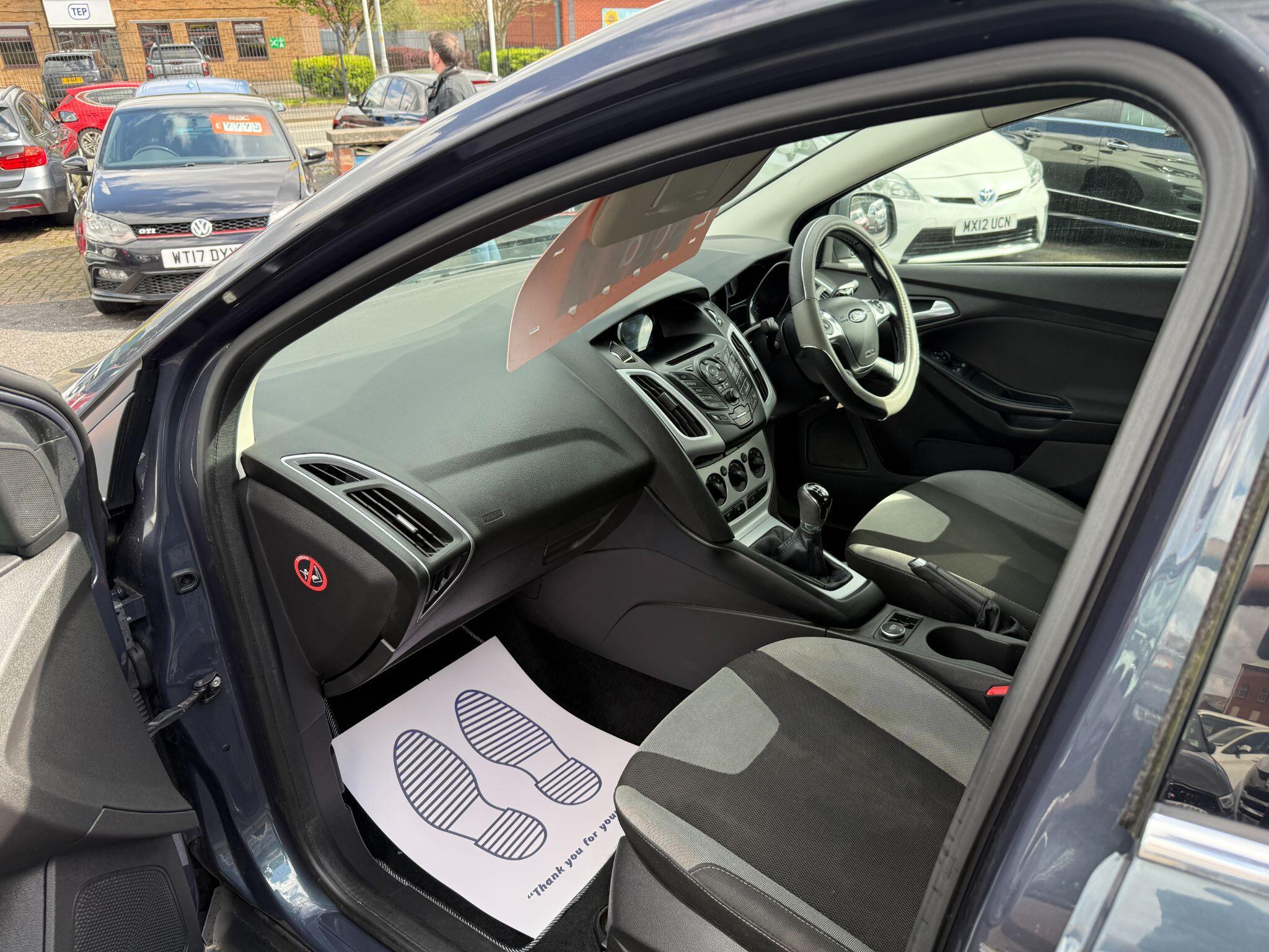 Ford Focus - Image 27