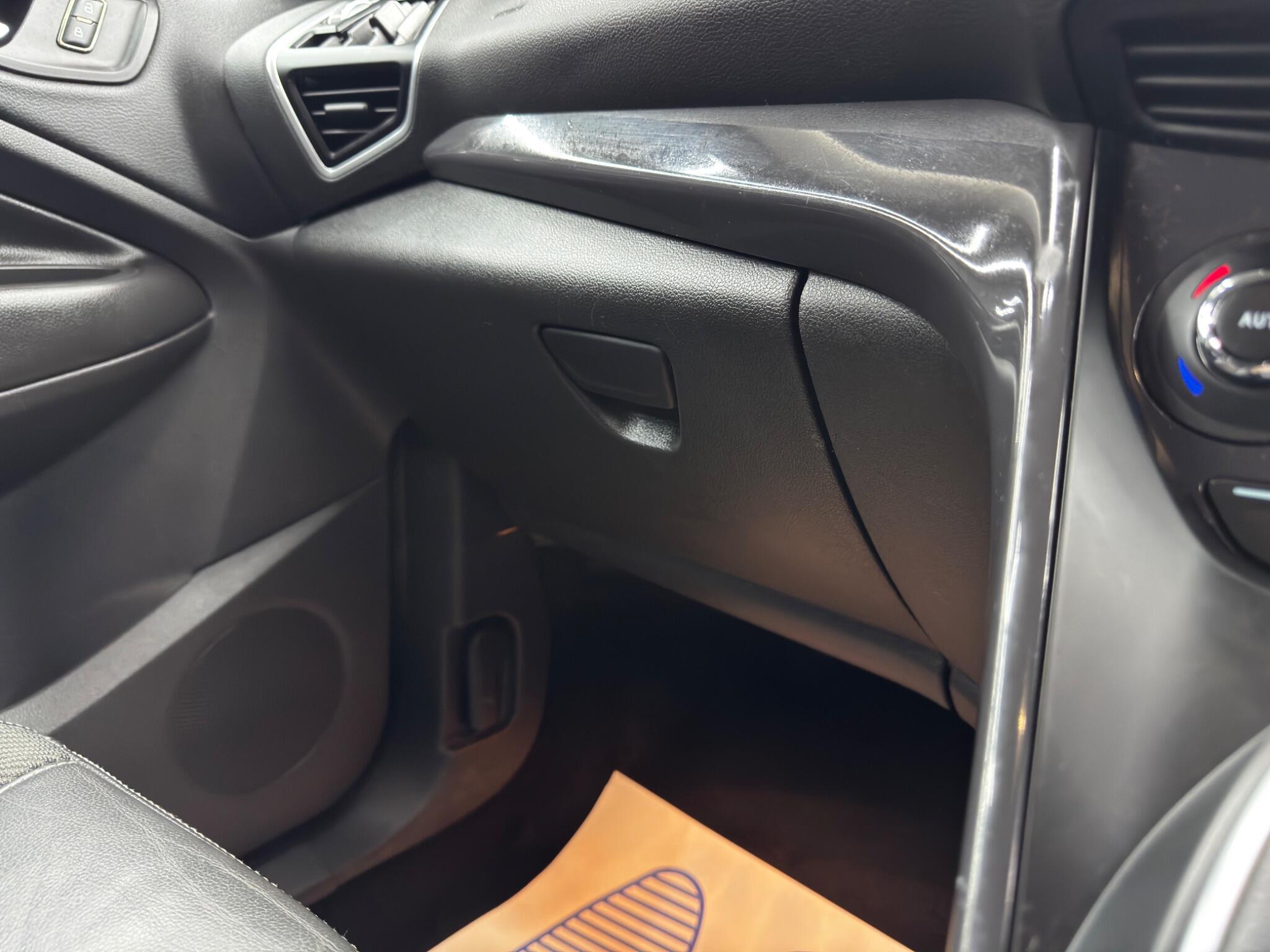 Ford Kuga - Image 33