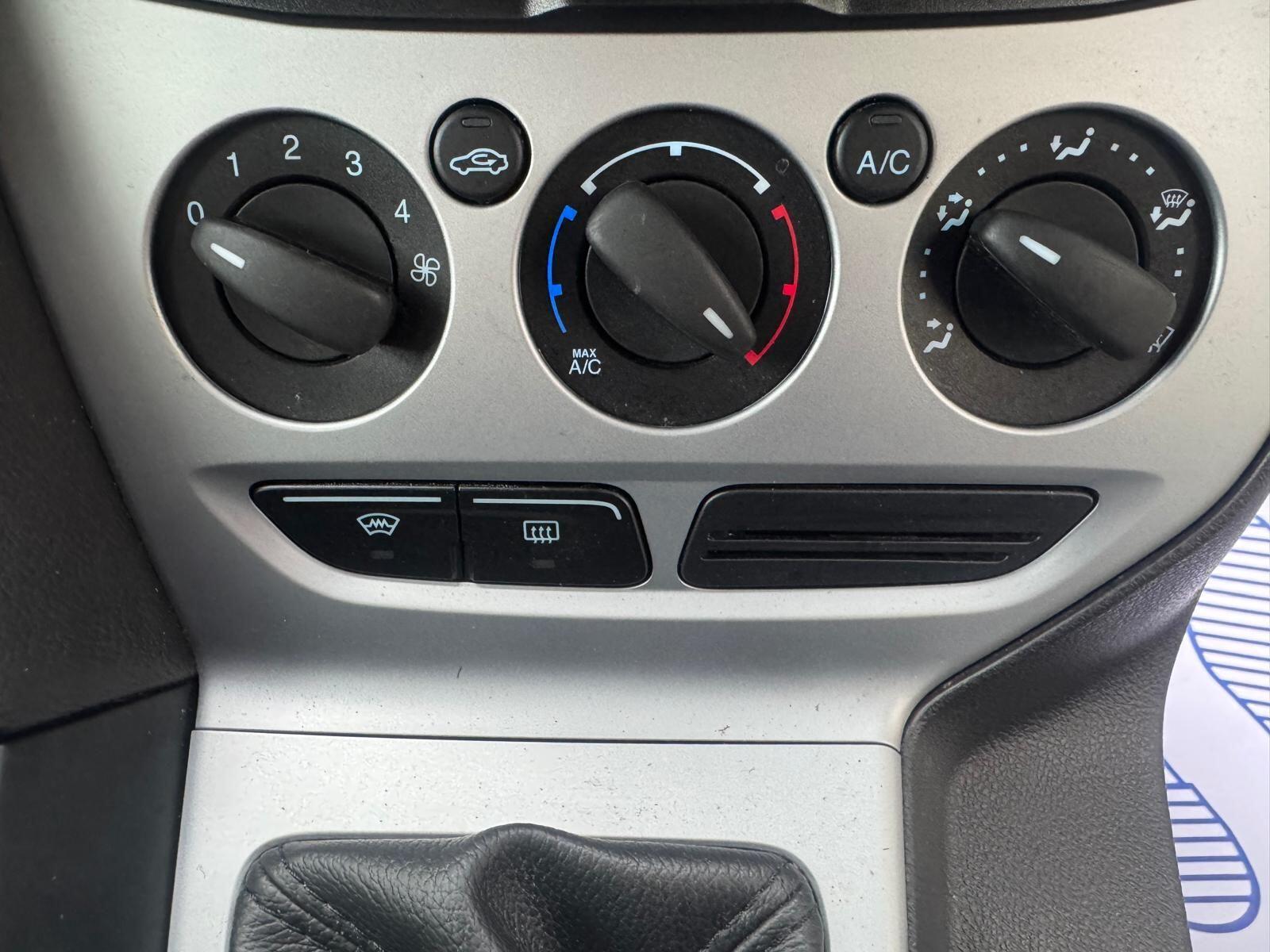 Ford Focus - Image 31