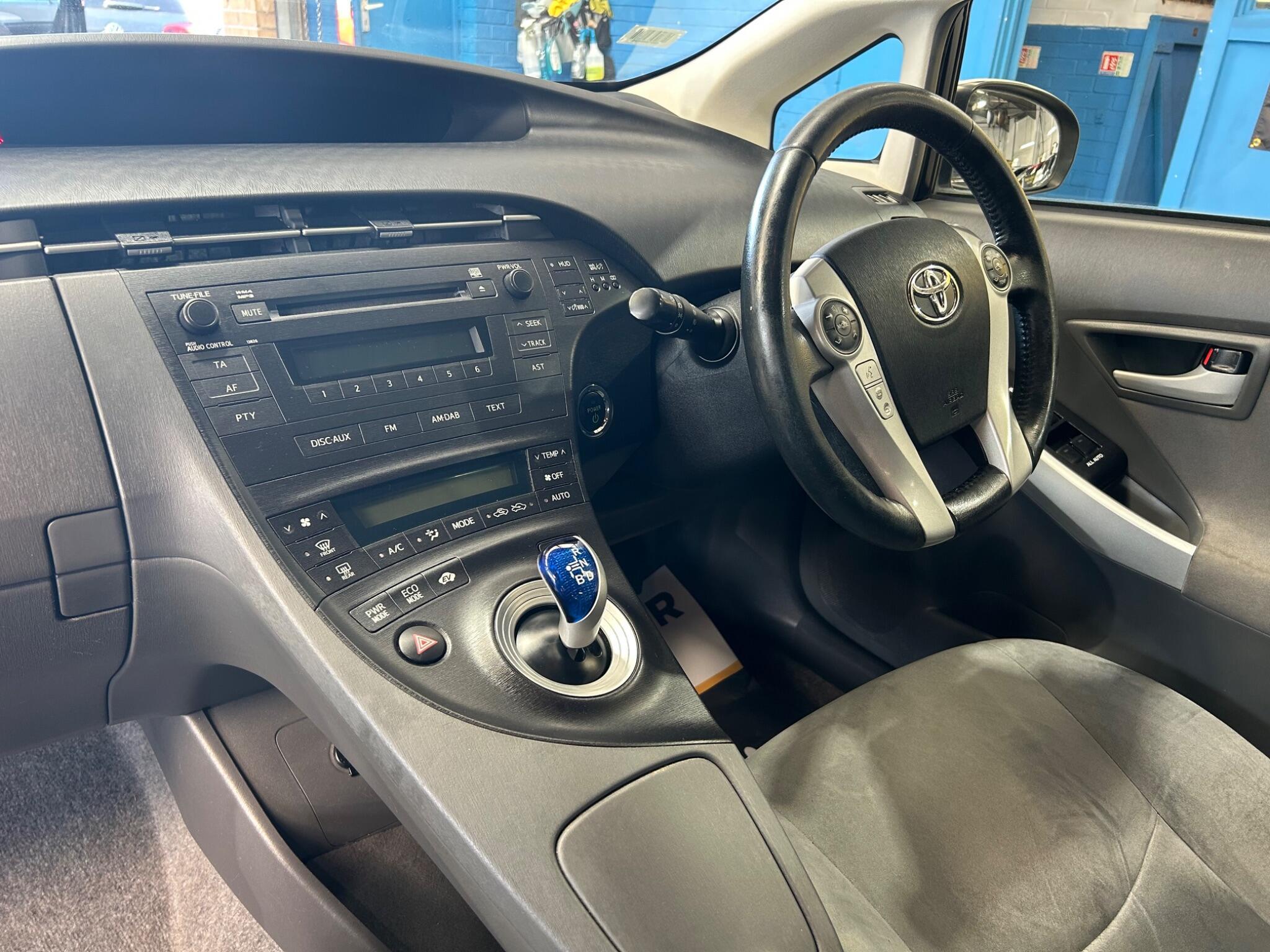 Toyota Prius - Image 16