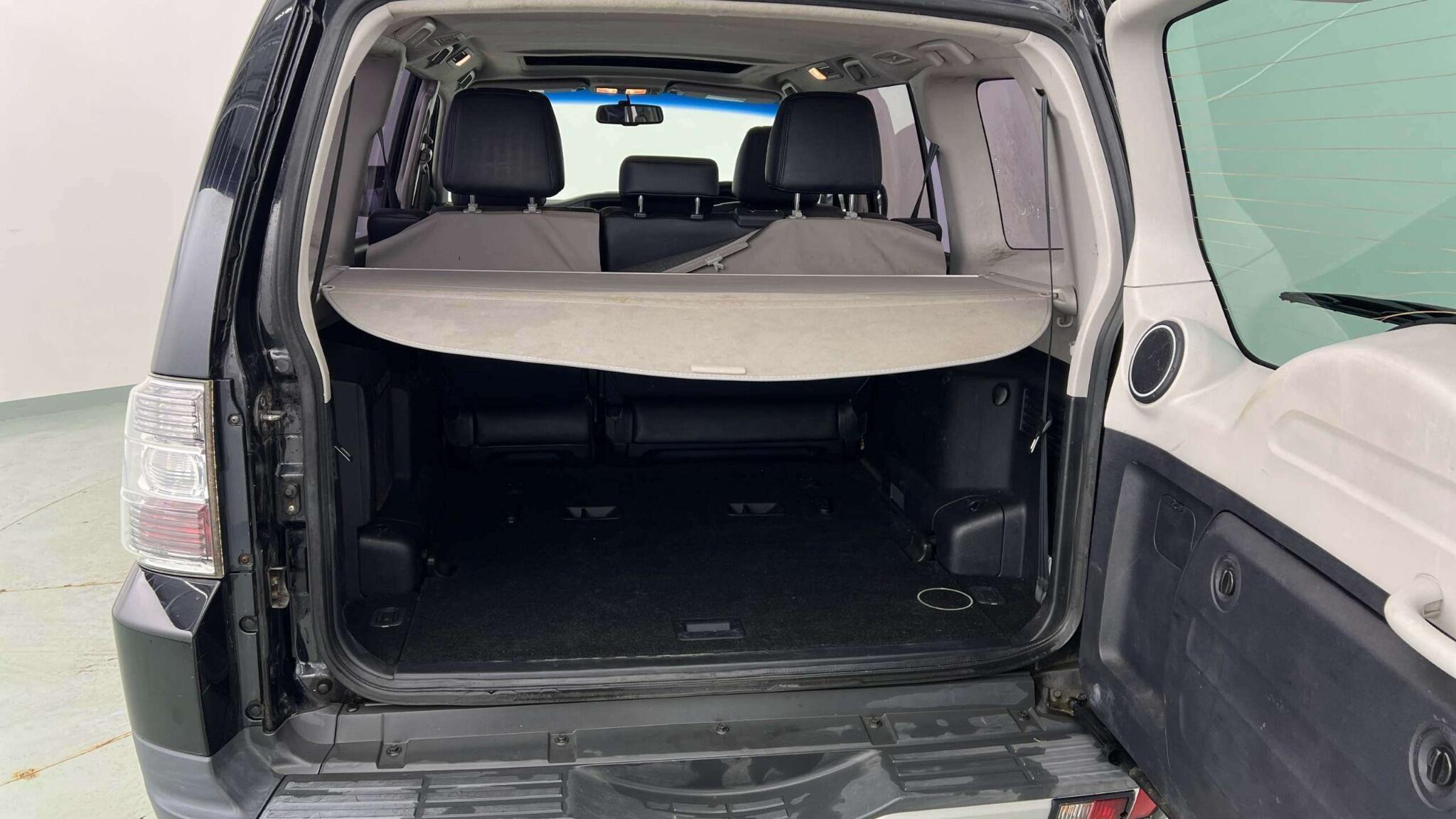 Mitsubishi Shogun - Image 14