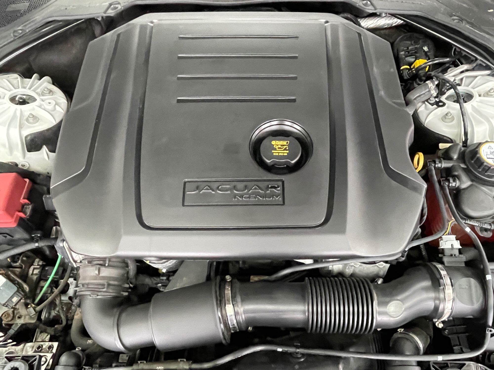 Jaguar XE - Image 18