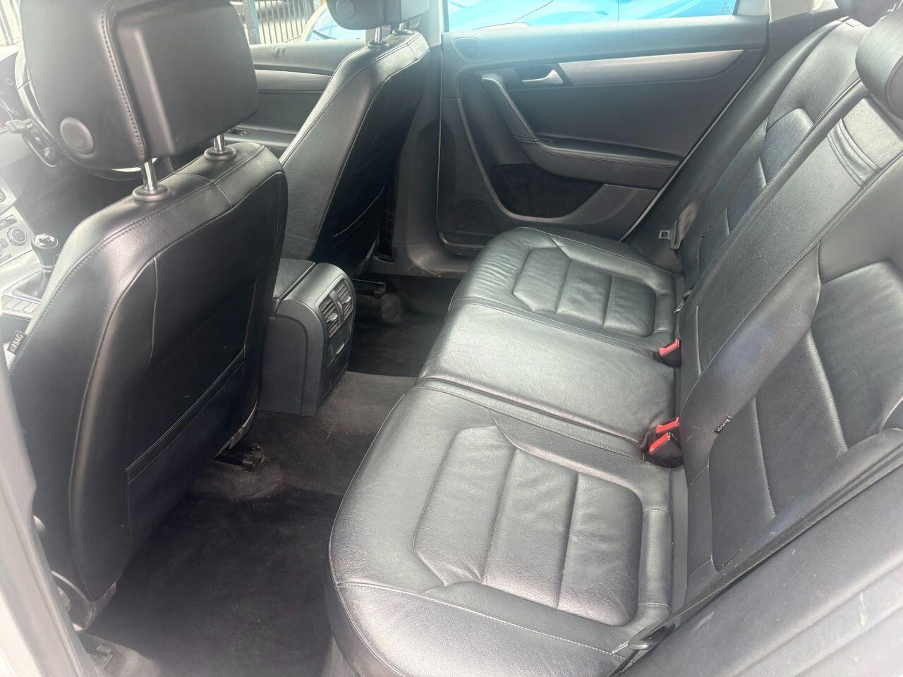 Volkswagen Passat - Image 14