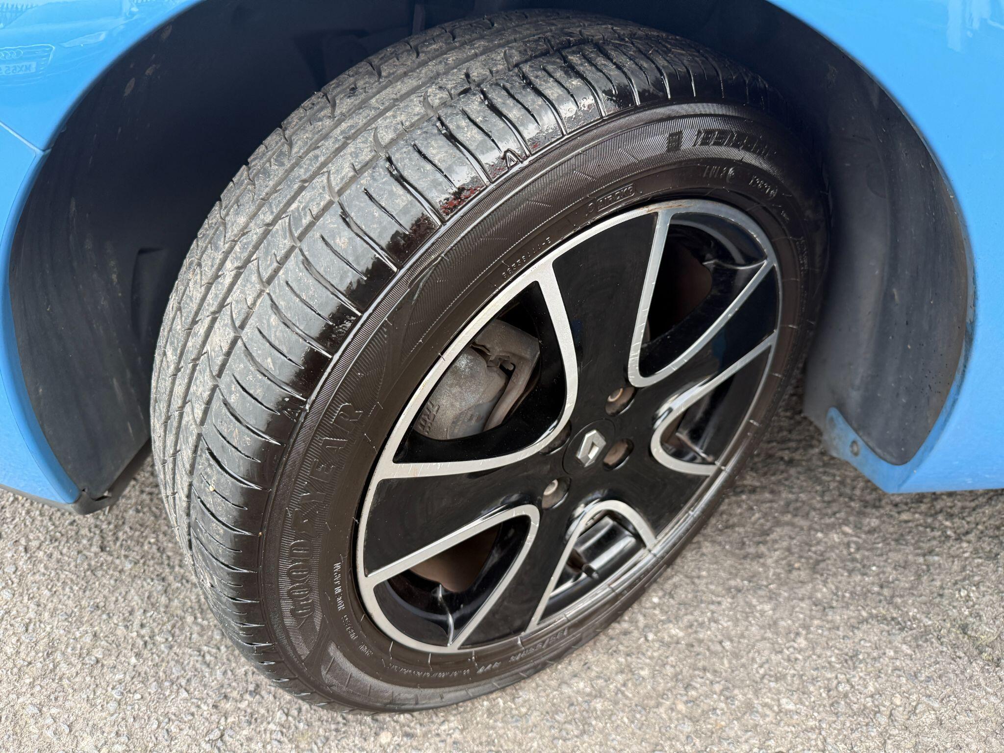 Renault Clio - Image 75