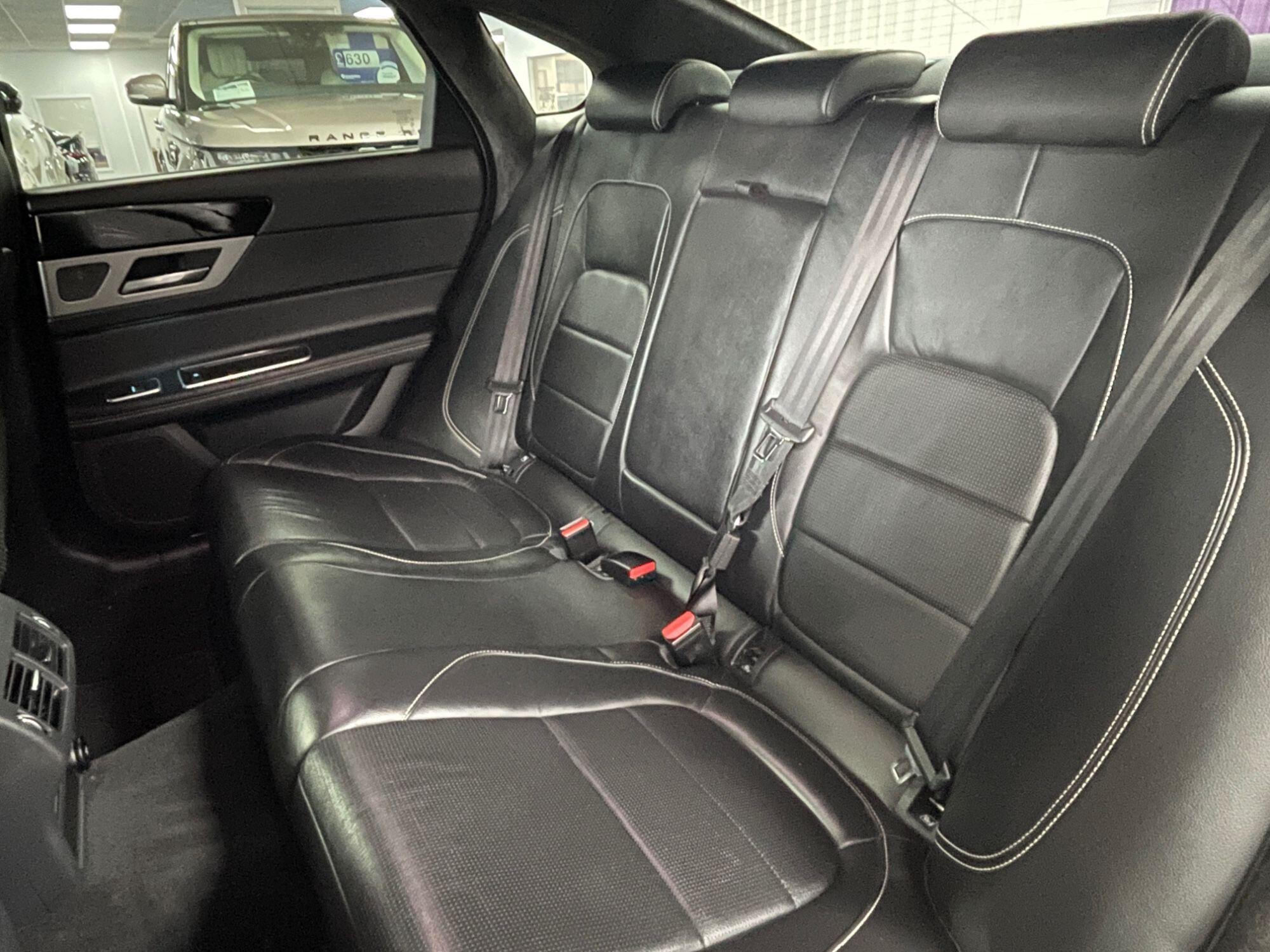 Jaguar XF - Image 27