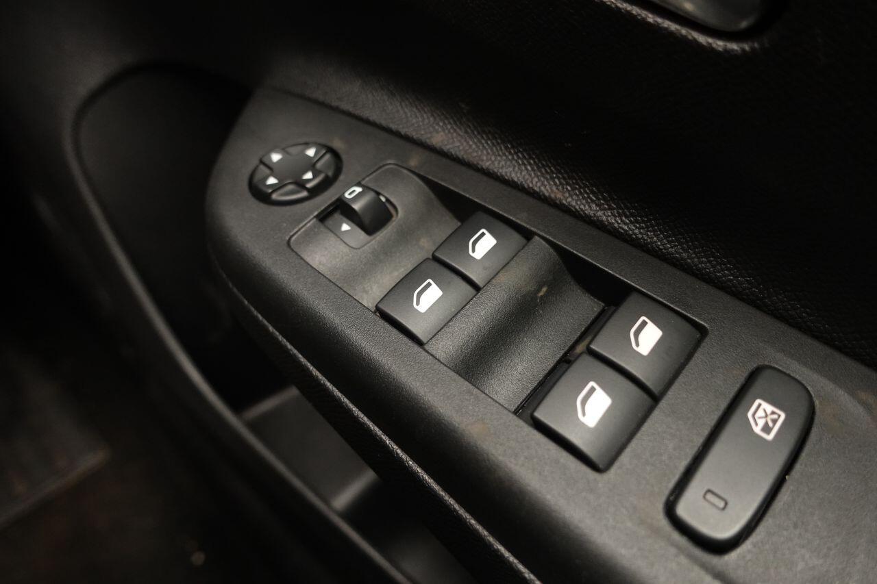 Vauxhall Corsa - Image 40