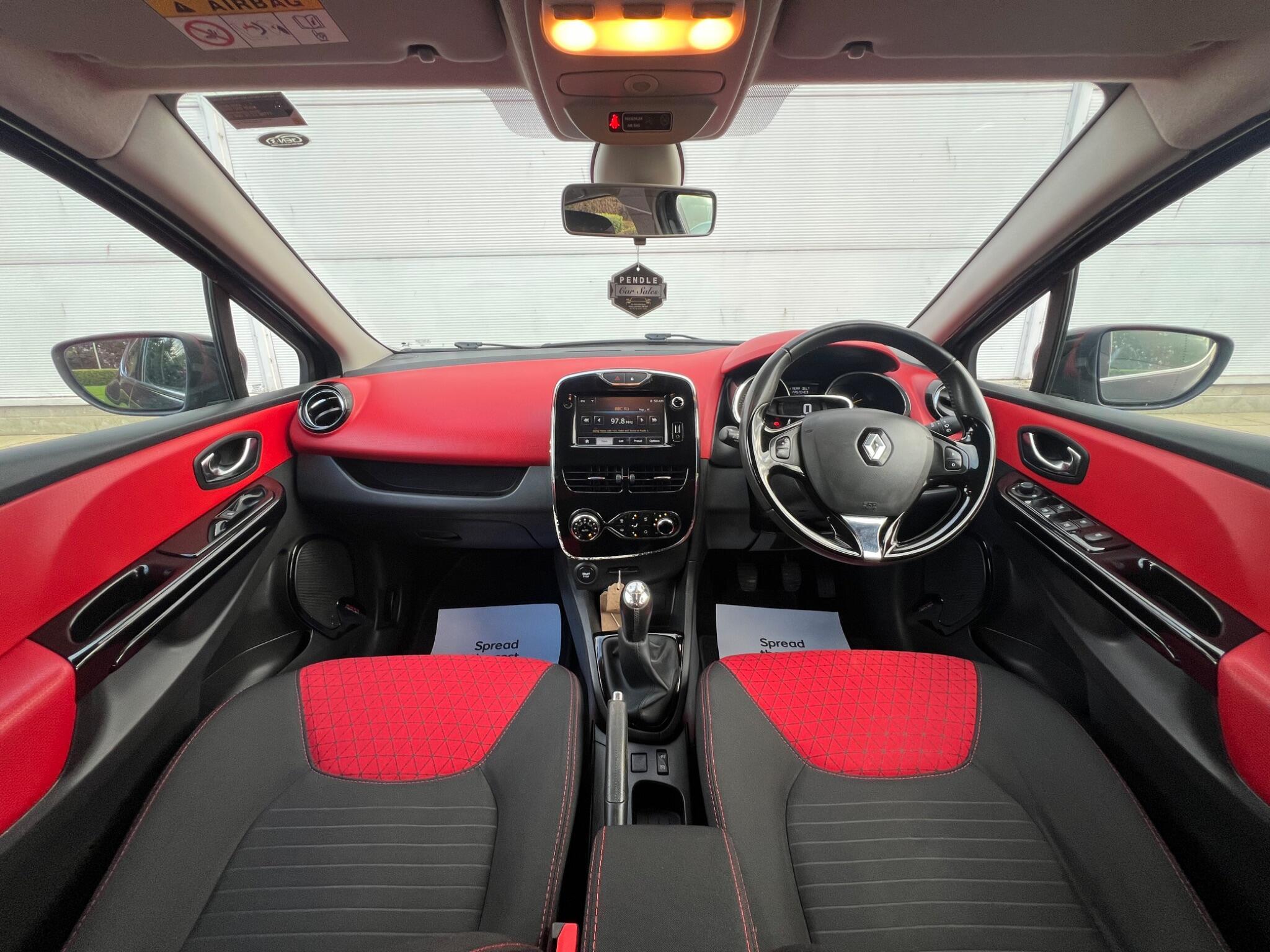 Renault Clio - Image 23