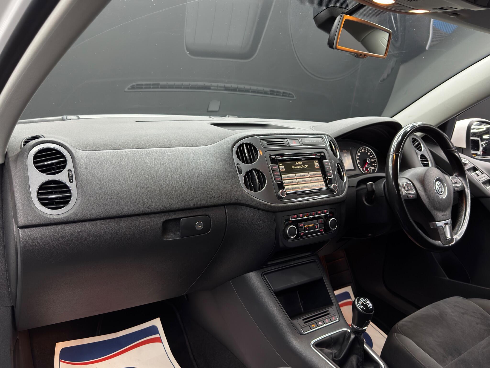 Volkswagen Tiguan - Image 11