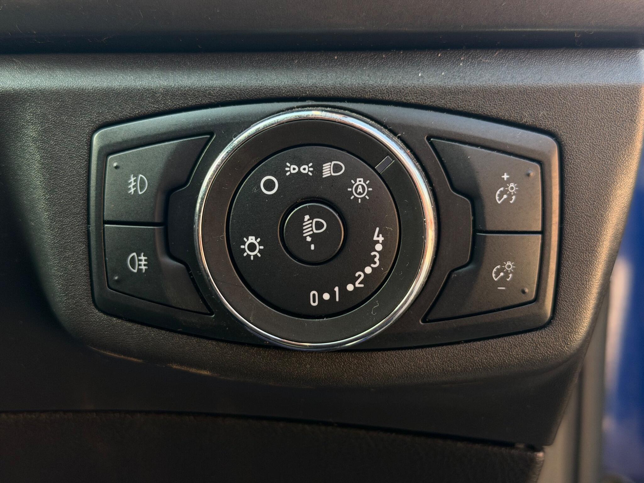 Ford Mondeo - Image 15