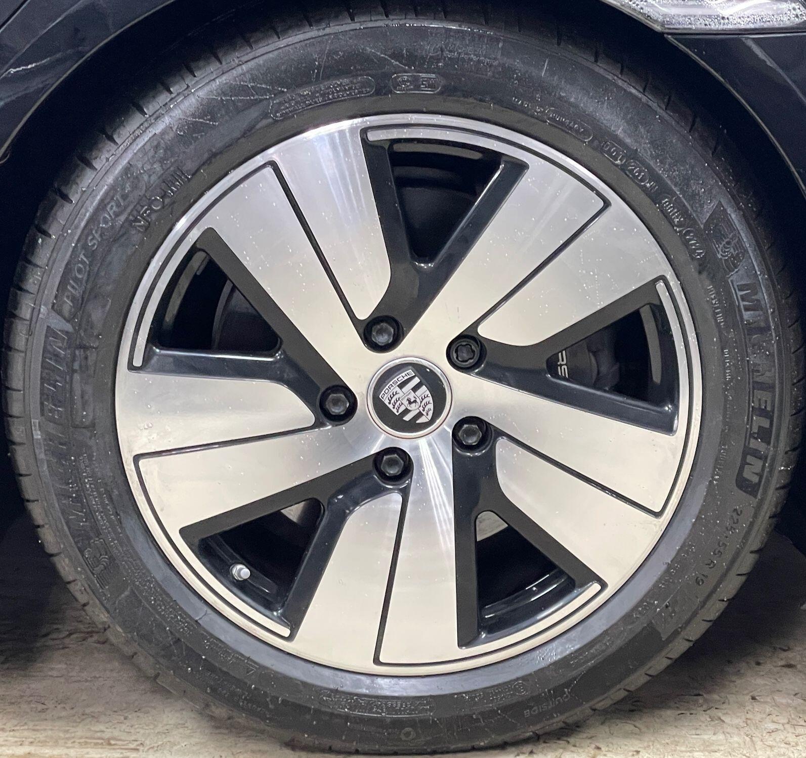 Porsche Taycan - Image 17