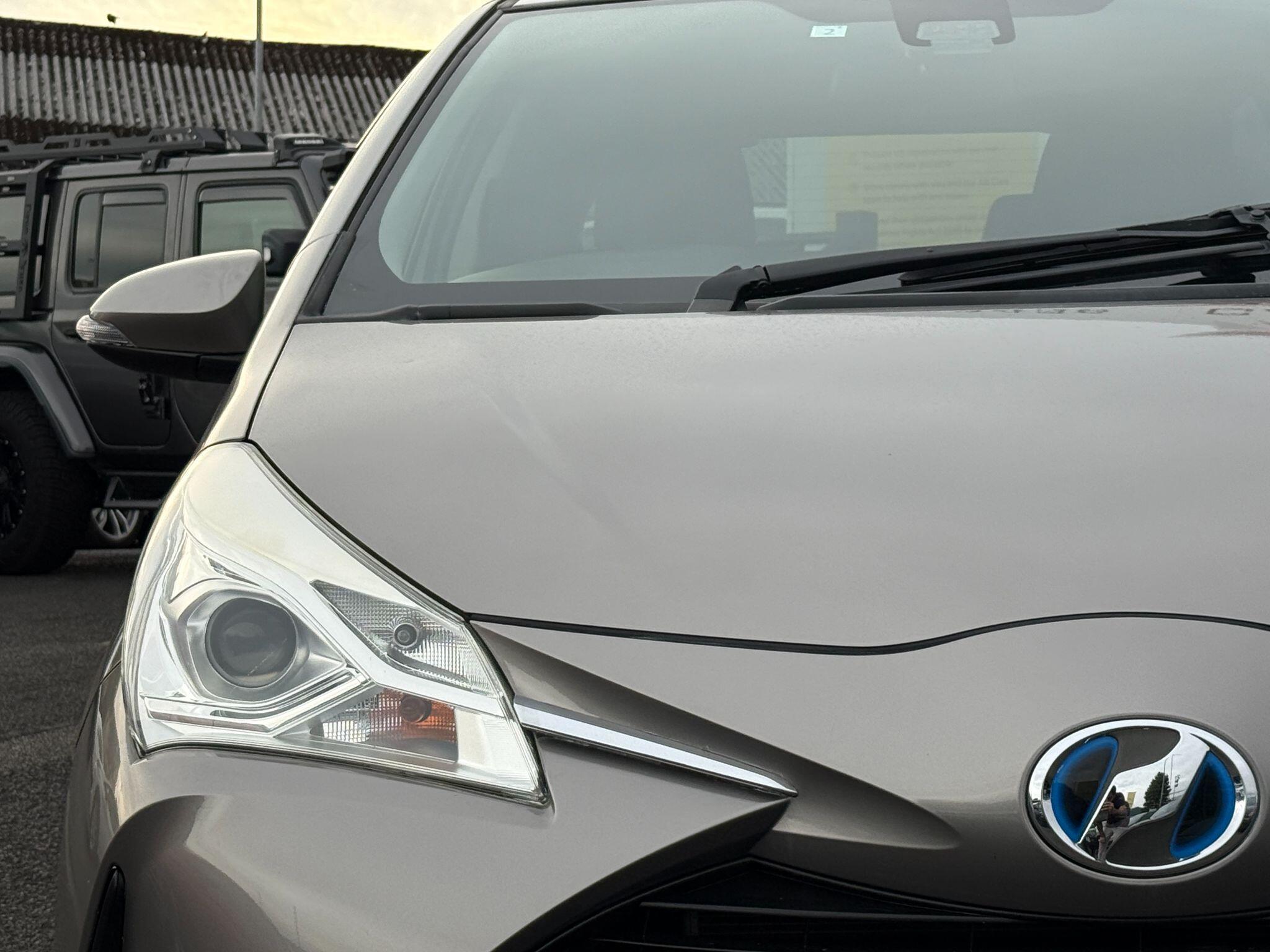 Toyota VITZ - Image 14