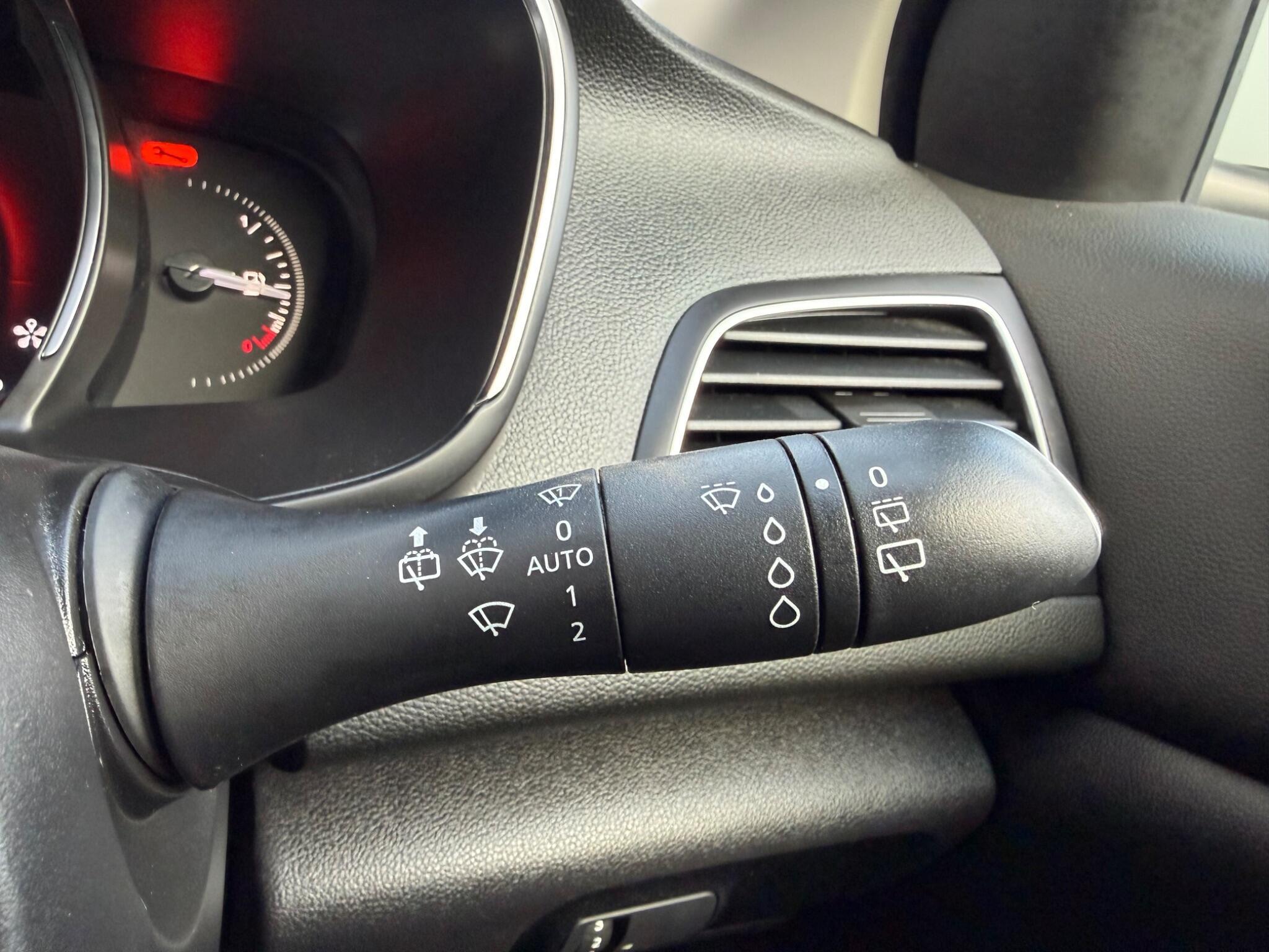 Renault Megane - Image 22