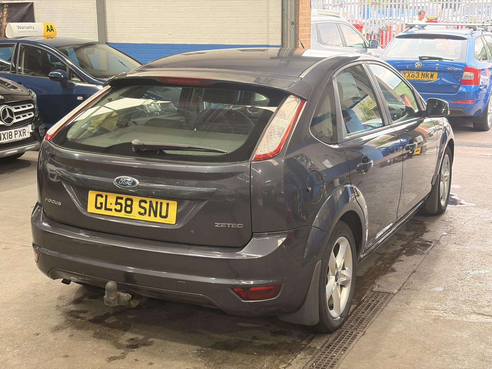 Ford Focus - Image 14
