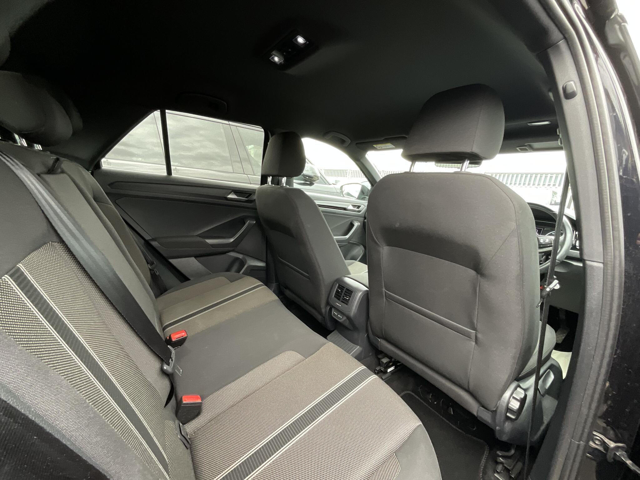 Volkswagen T-Roc - Image 10