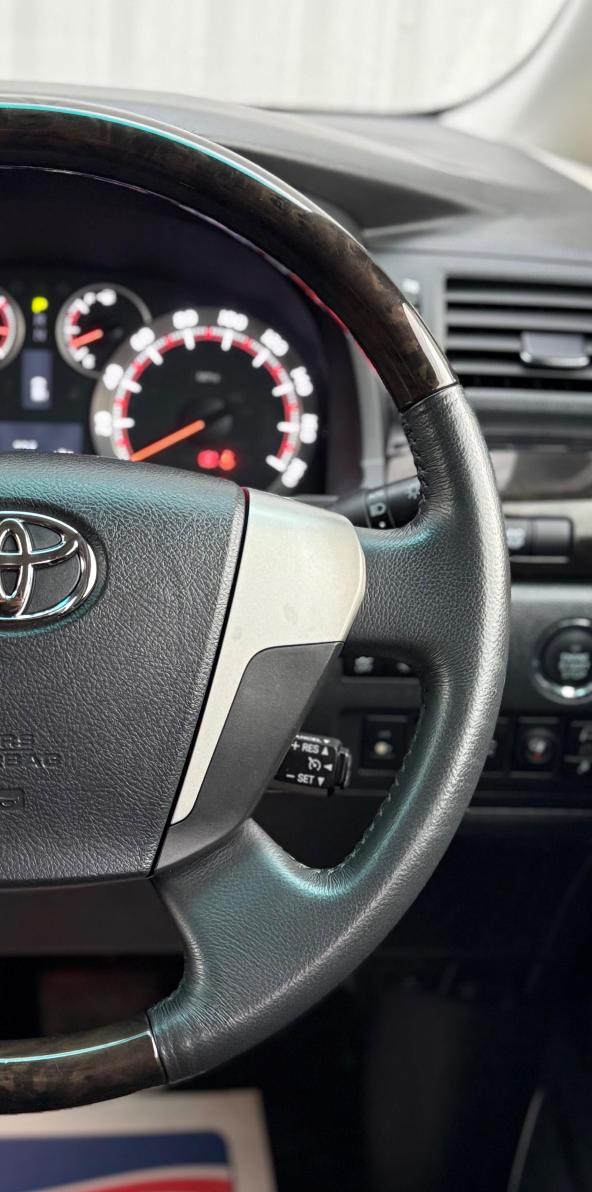 Toyota Alphard - Image 41