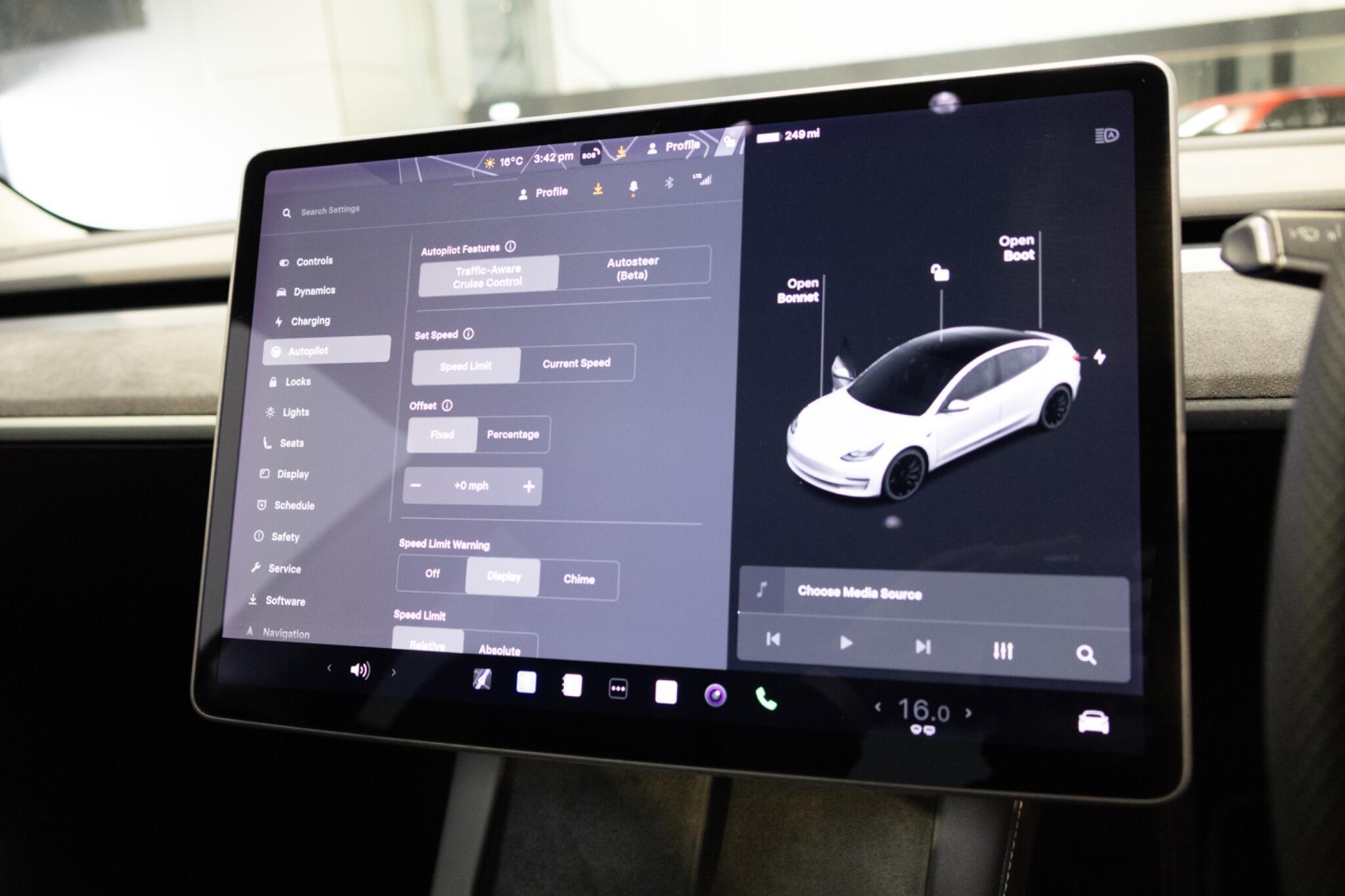 Tesla Model 3 - Image 13
