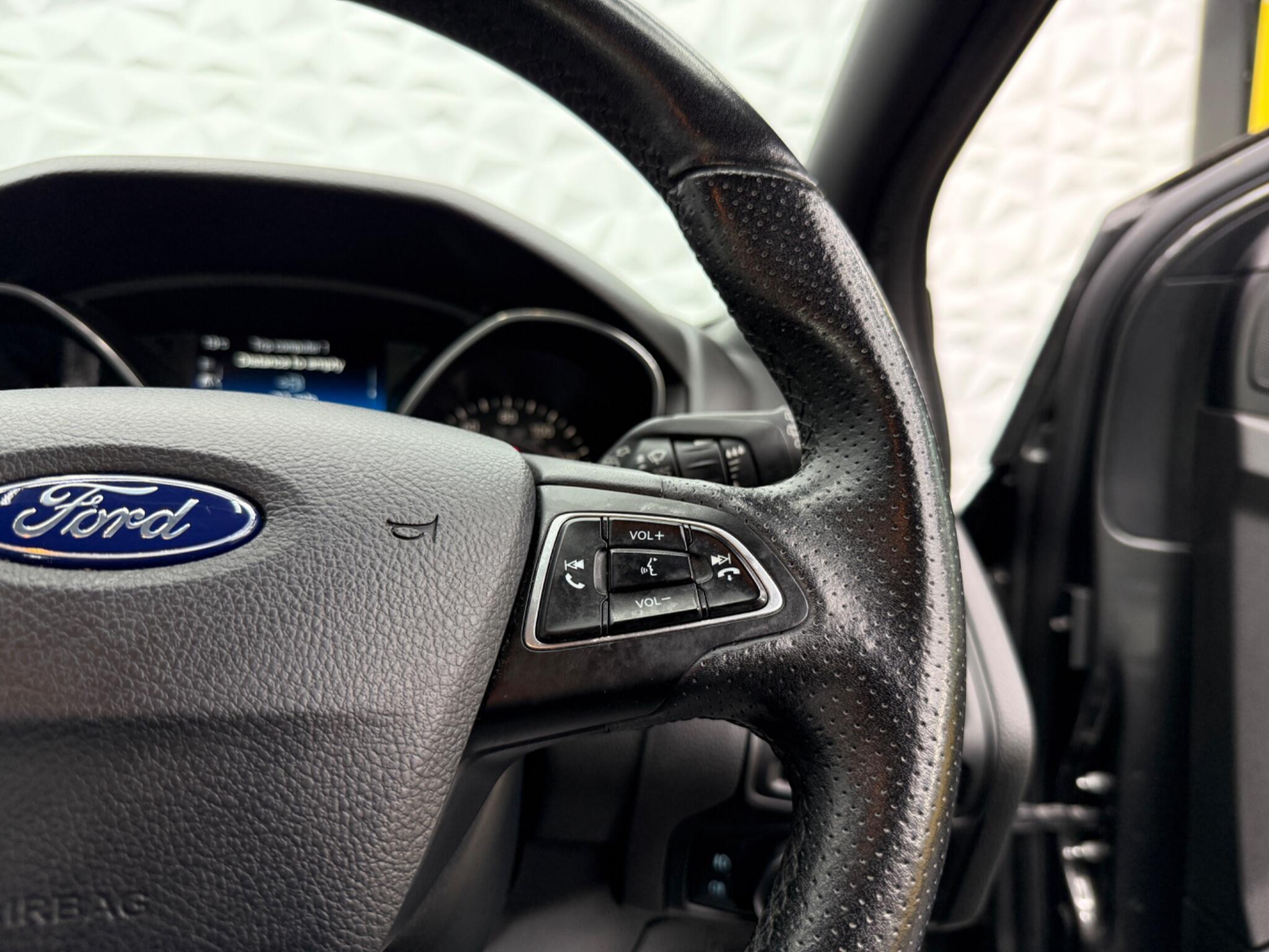 Ford Focus - Image 31