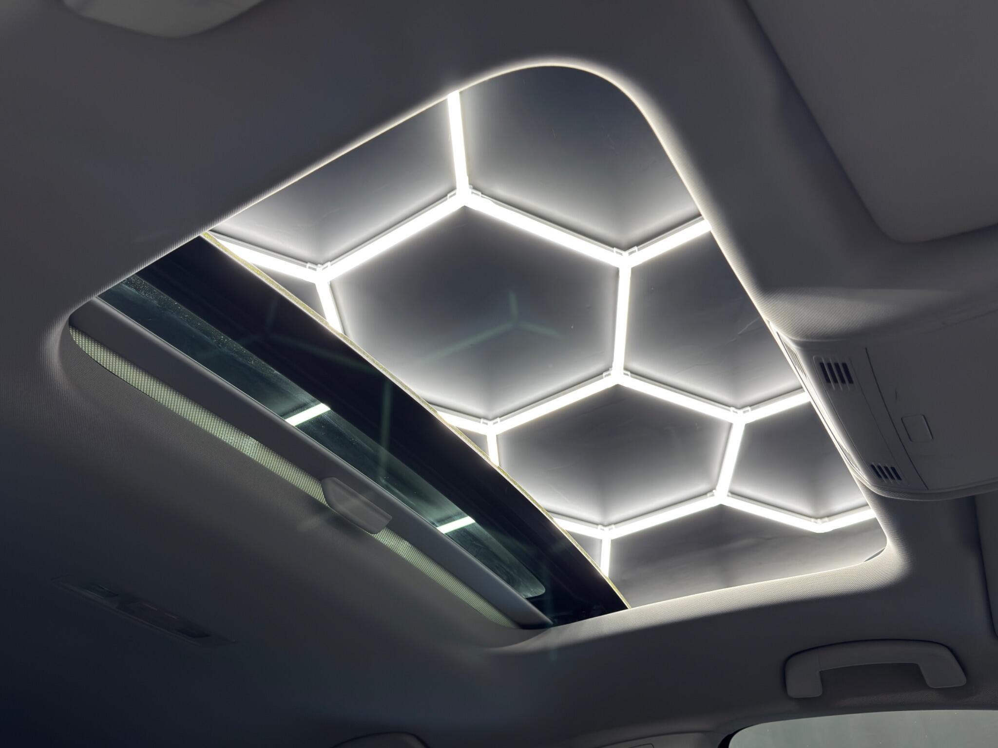 Volkswagen Golf - Image 35