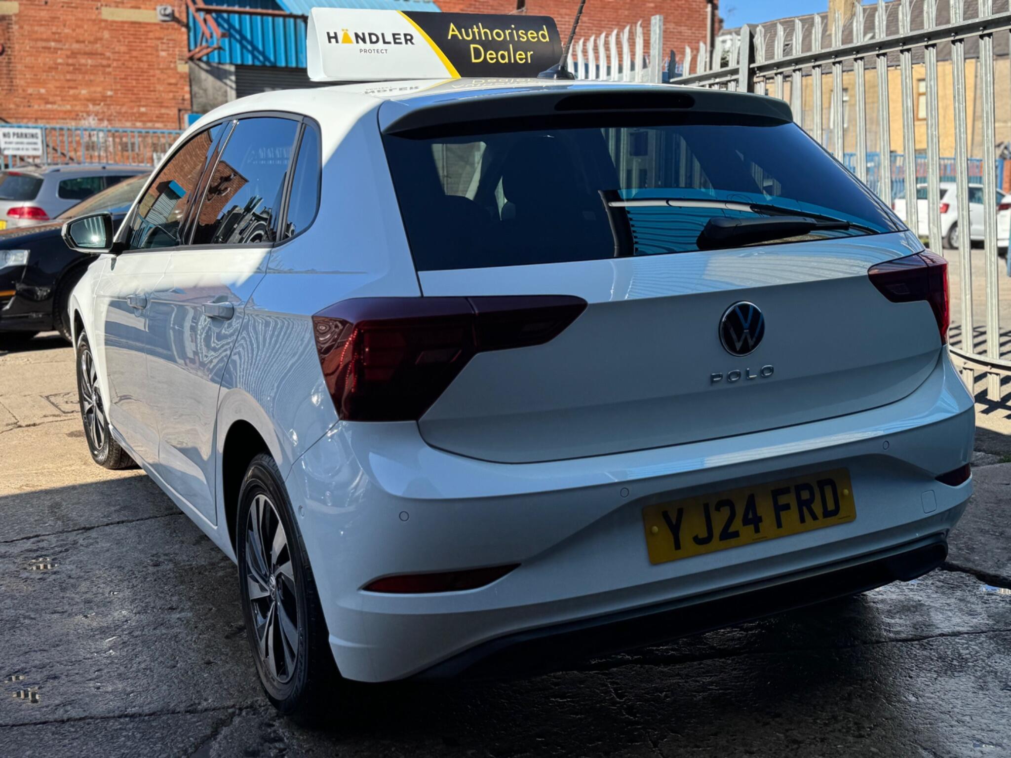 Volkswagen Polo - Image 10