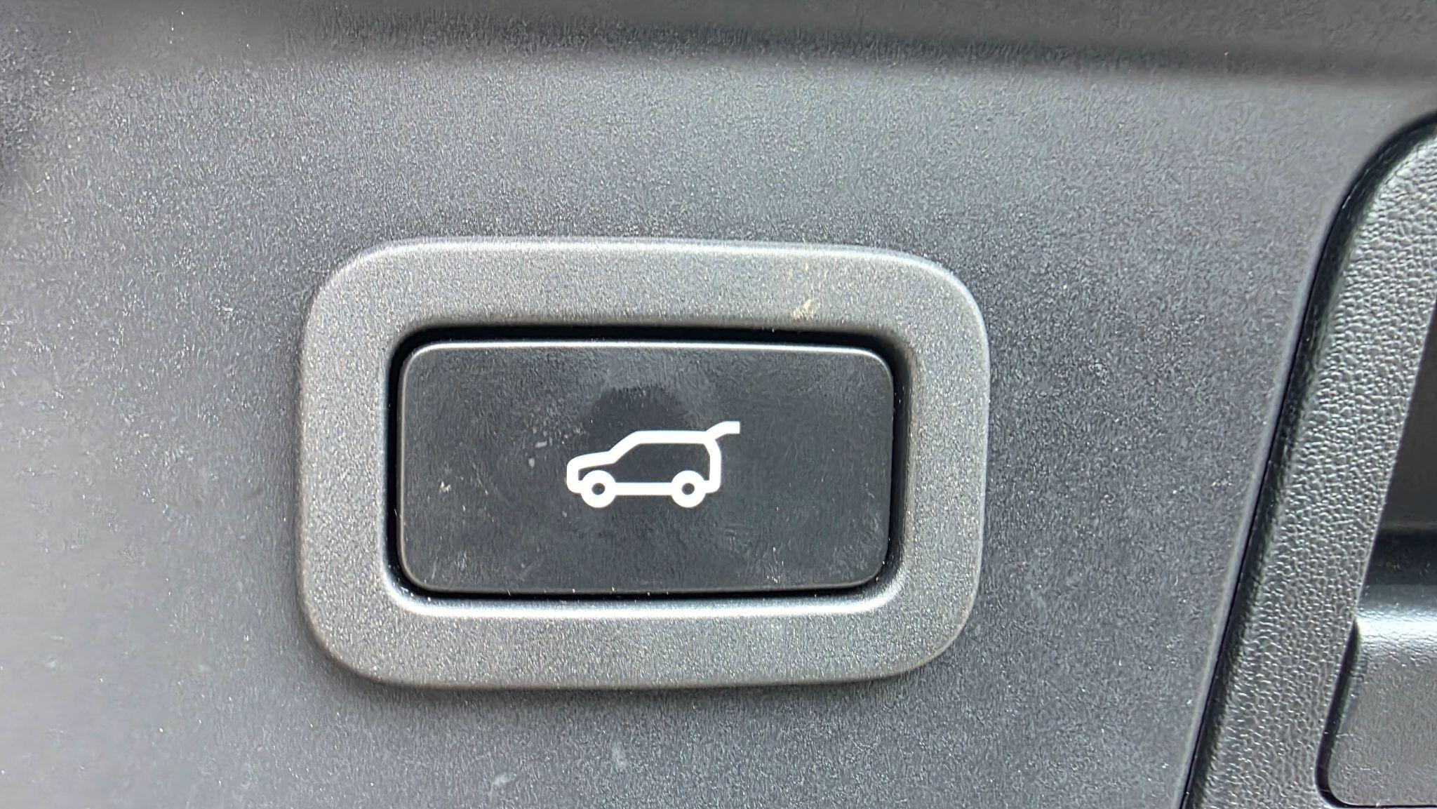 Land Rover Range Rover Velar - Image 51