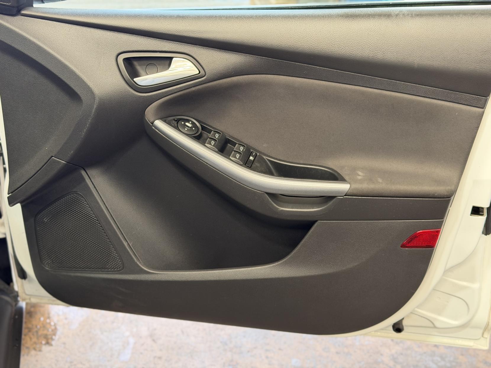 Ford Focus - Image 15