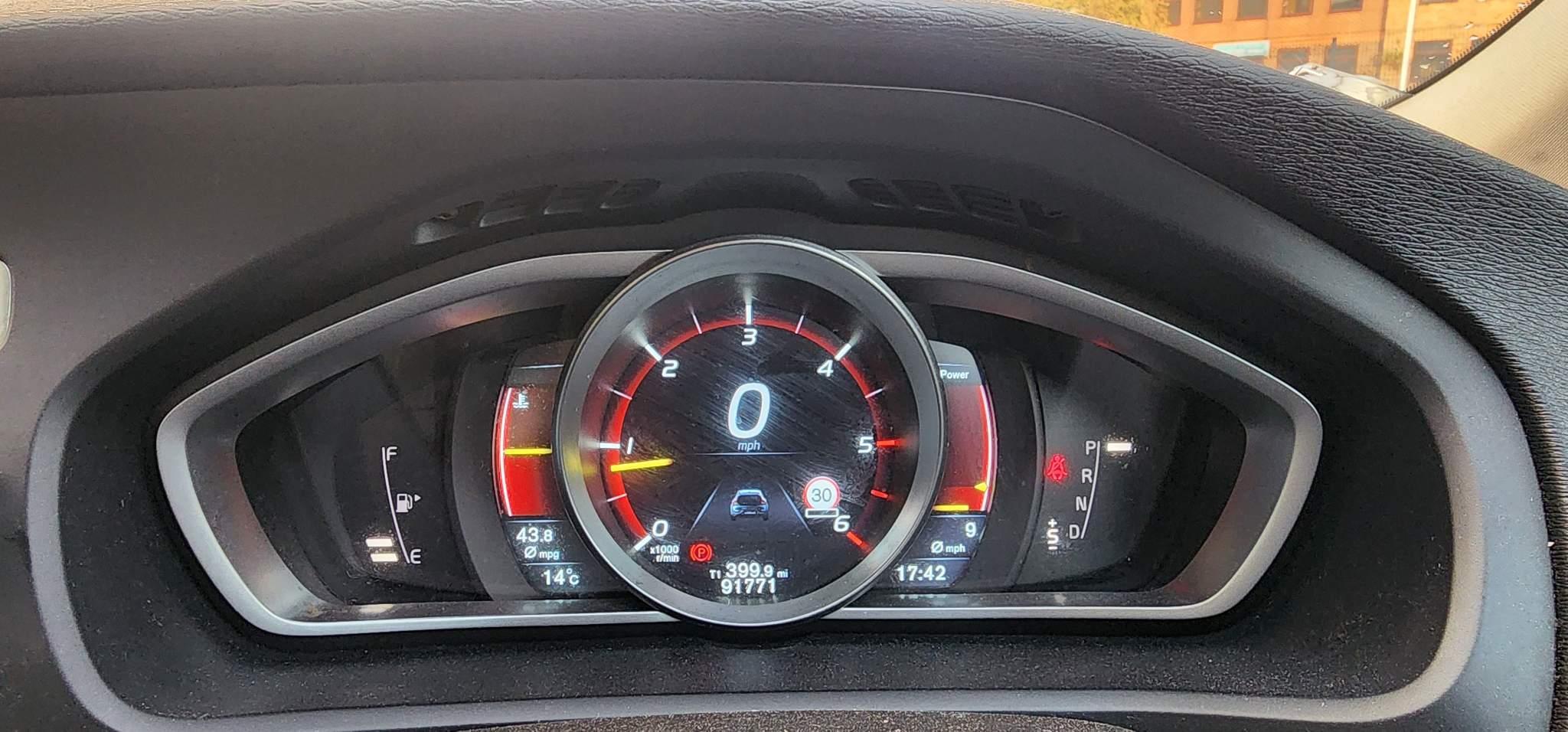 Volvo V40 - Image 11