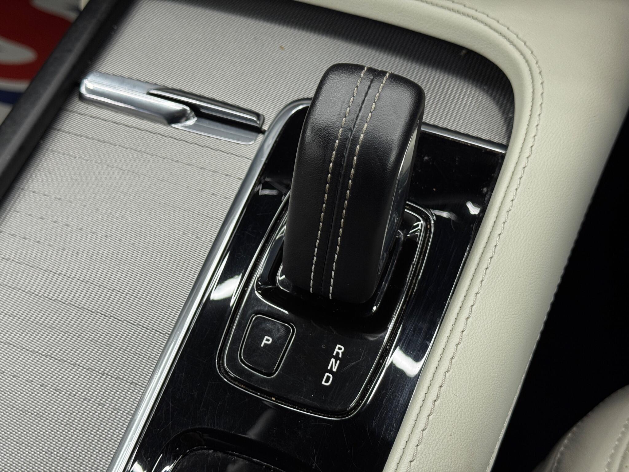 Volvo XC90 - Image 27