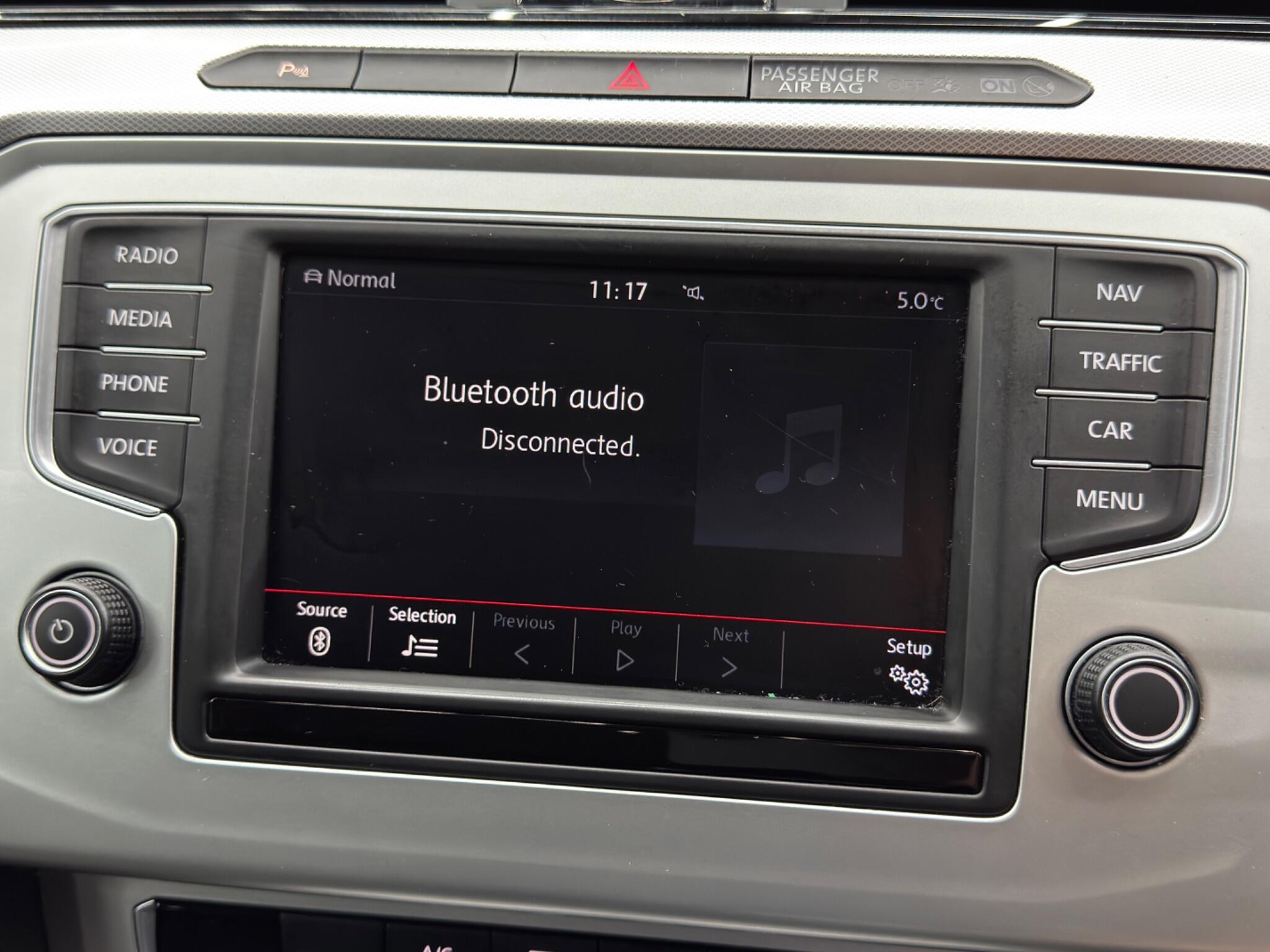 Volkswagen Passat - Image 30