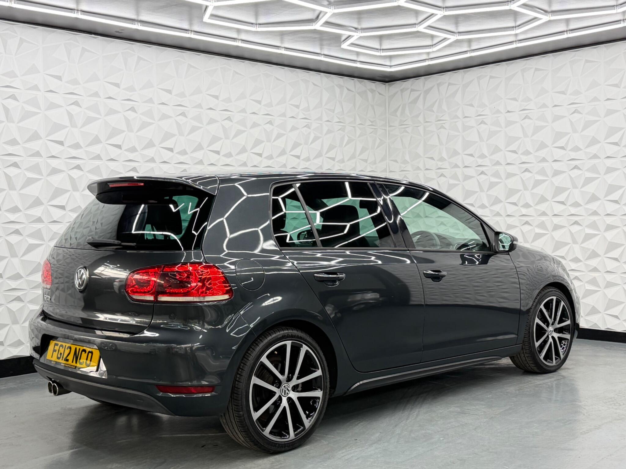 Volkswagen Golf - Image 9
